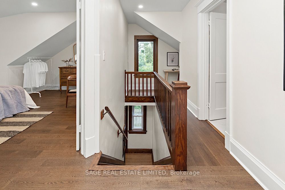 40 Fallingbrook Road