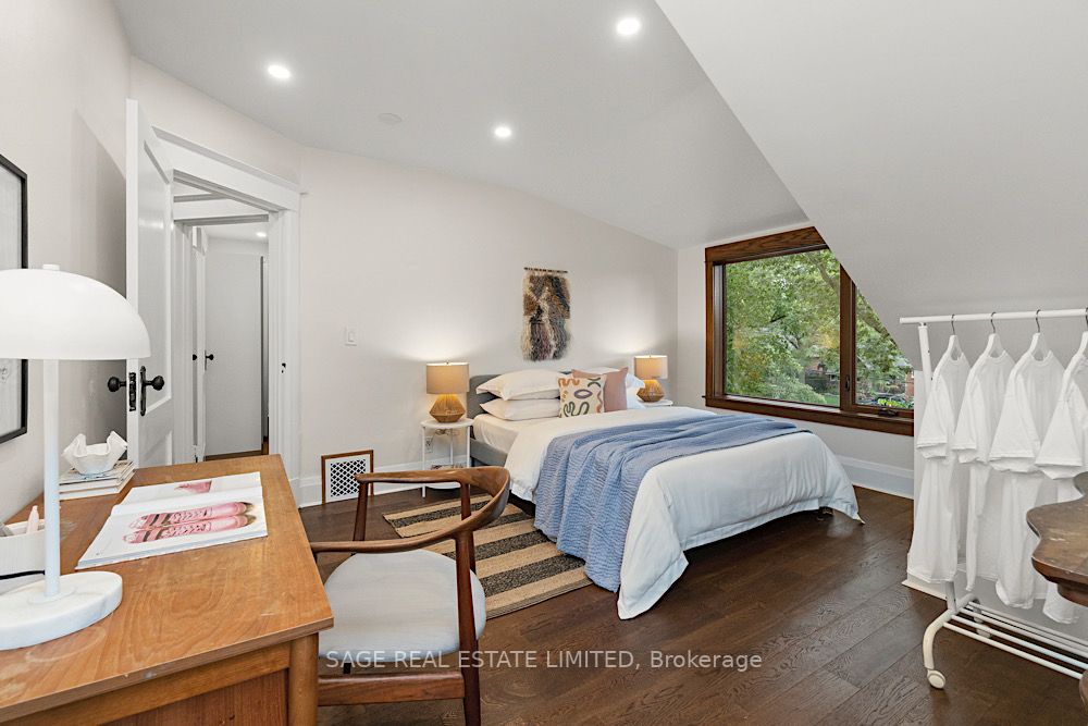 40 Fallingbrook Road