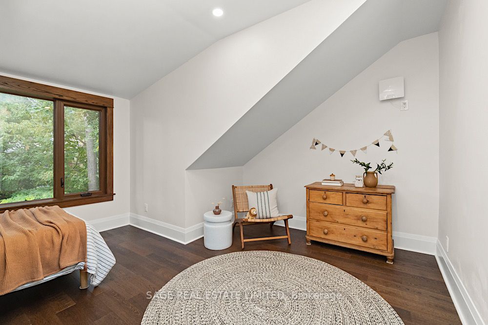 40 Fallingbrook Road