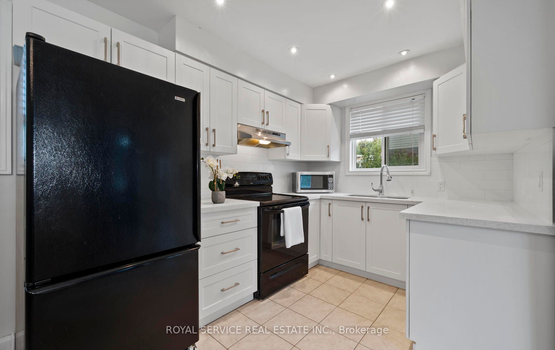 382 Kinmount Cres