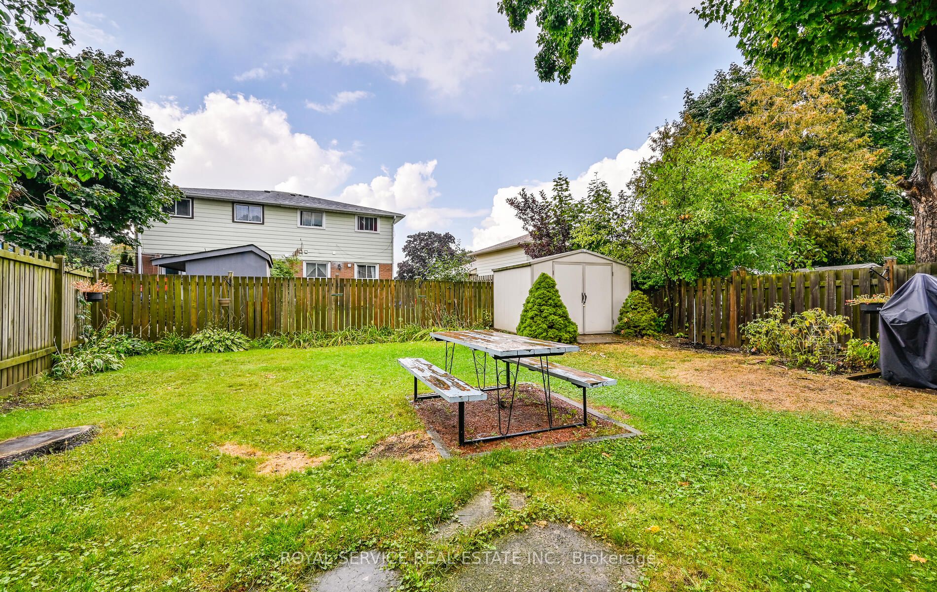 382 Kinmount Cres