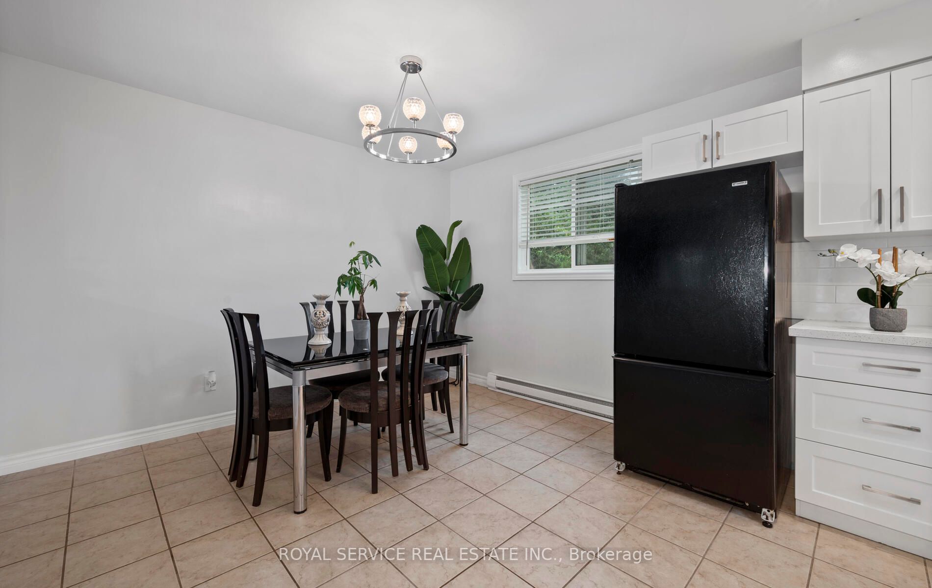 382 Kinmount Cres