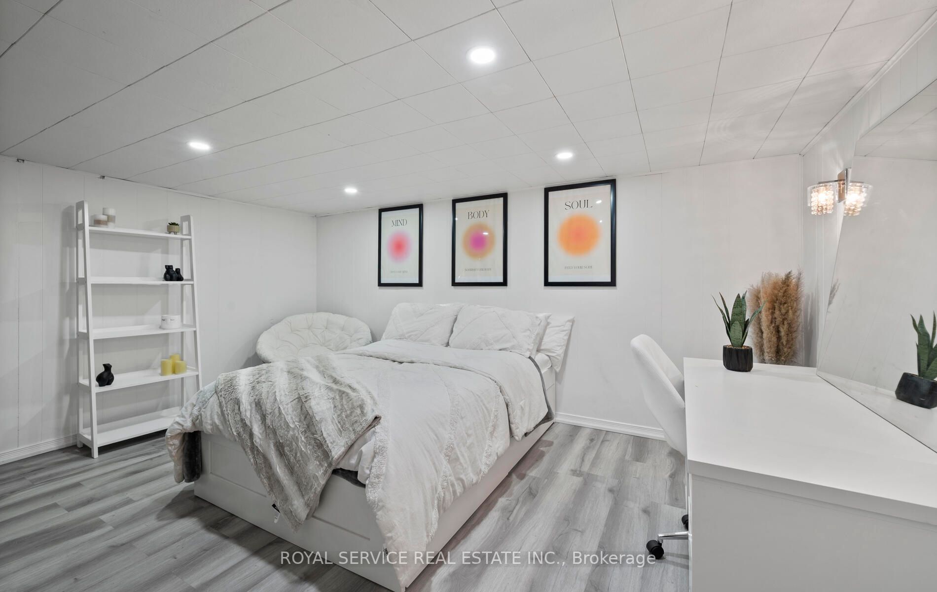 382 Kinmount Cres