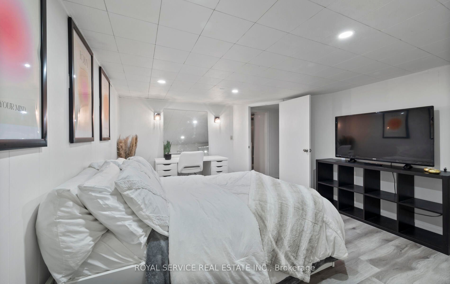 382 Kinmount Cres