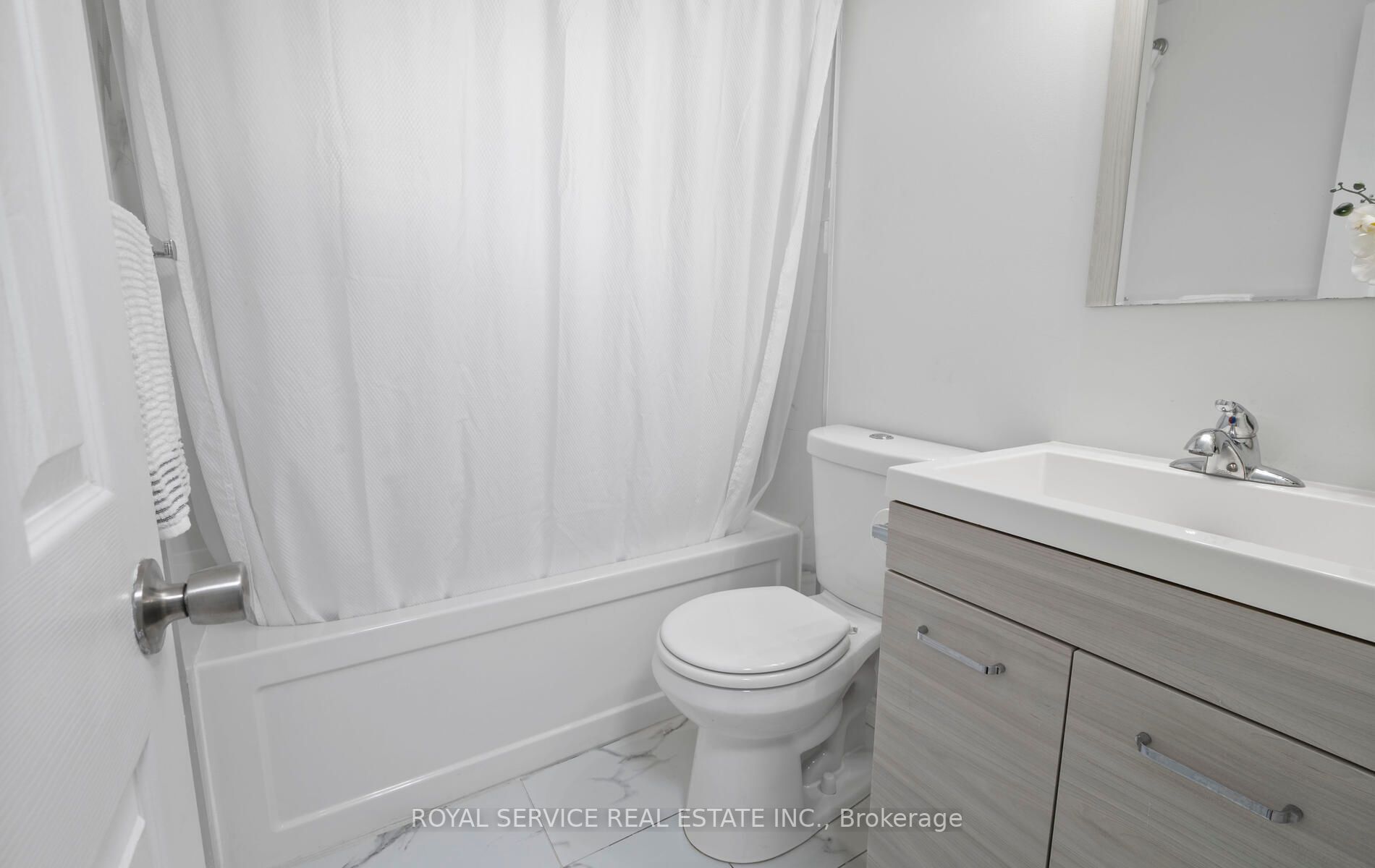 382 Kinmount Cres