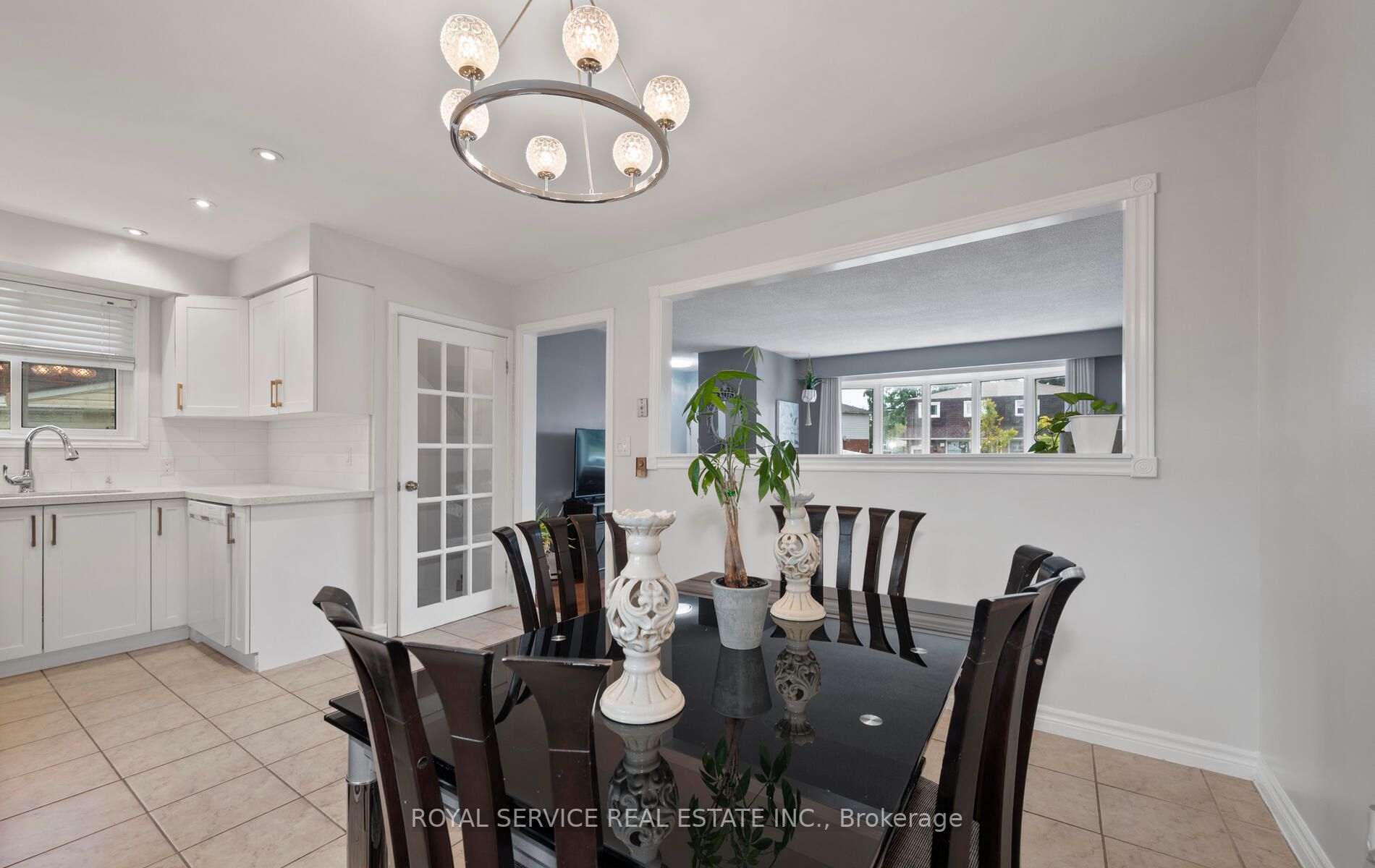 382 Kinmount Cres