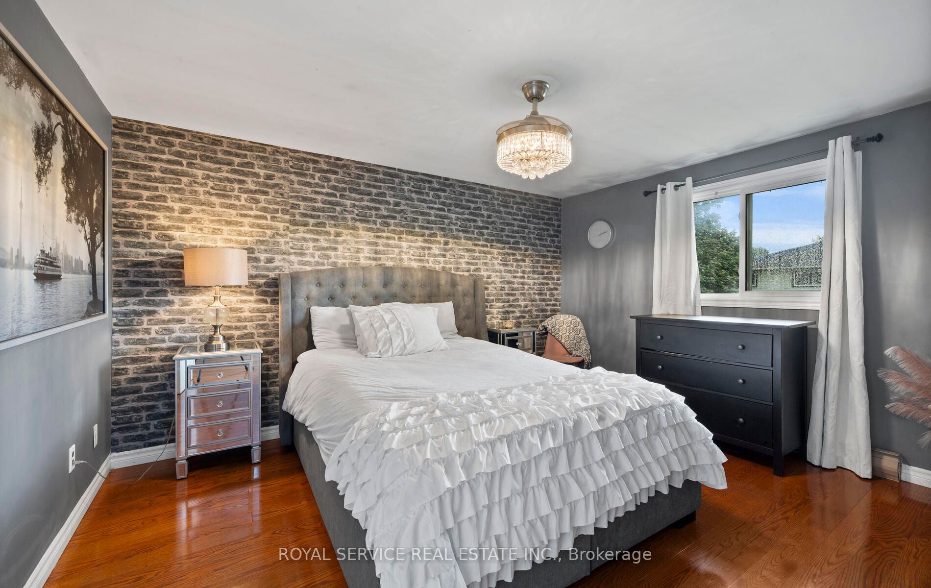 382 Kinmount Cres