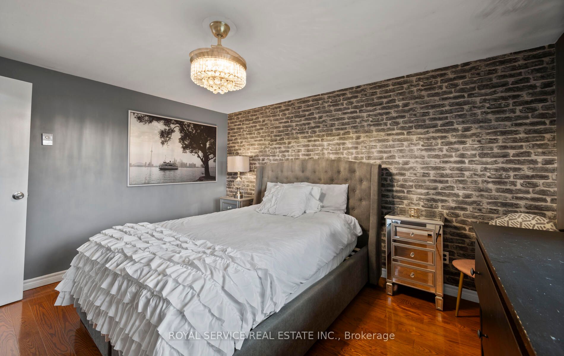 382 Kinmount Cres