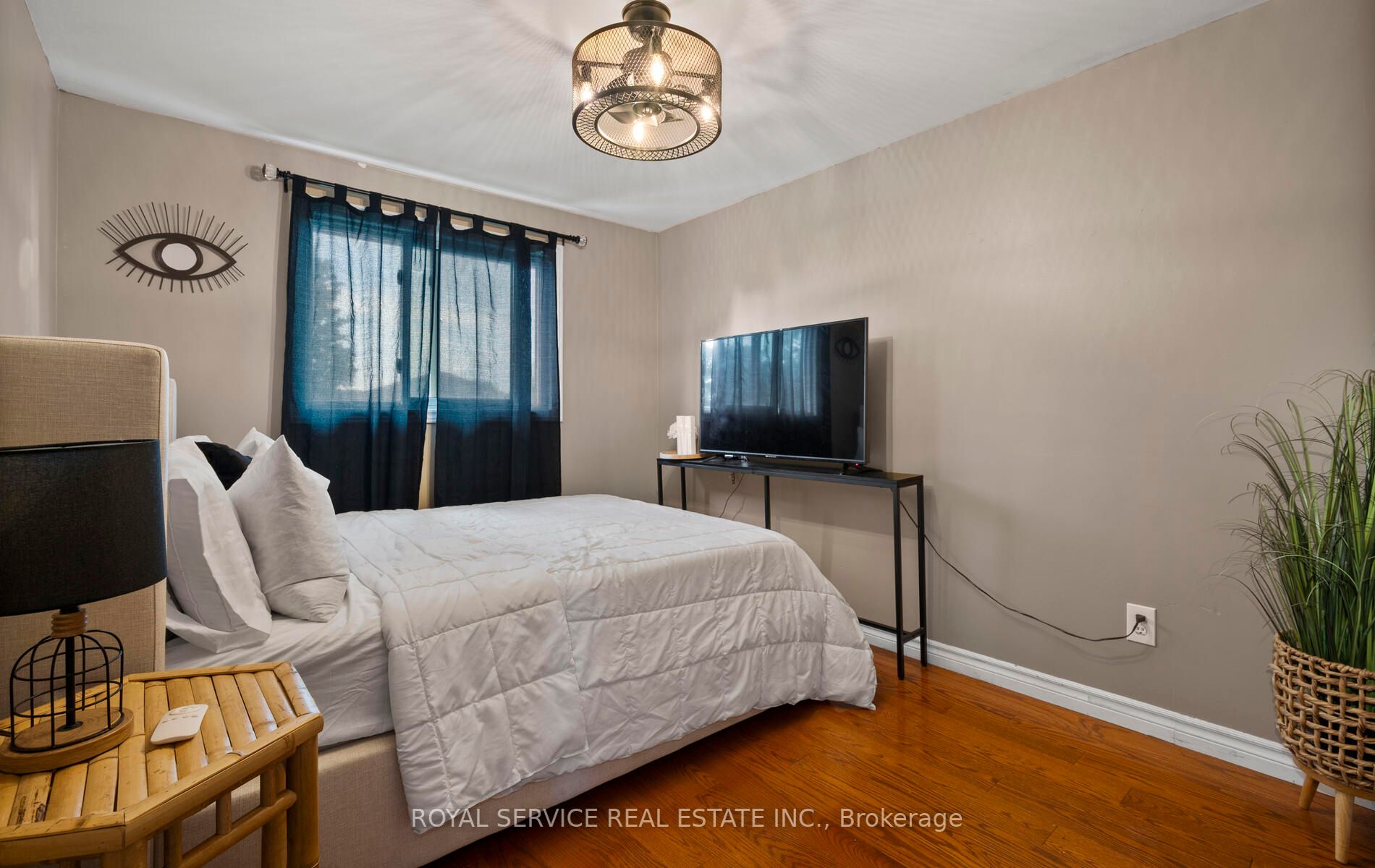 382 Kinmount Cres