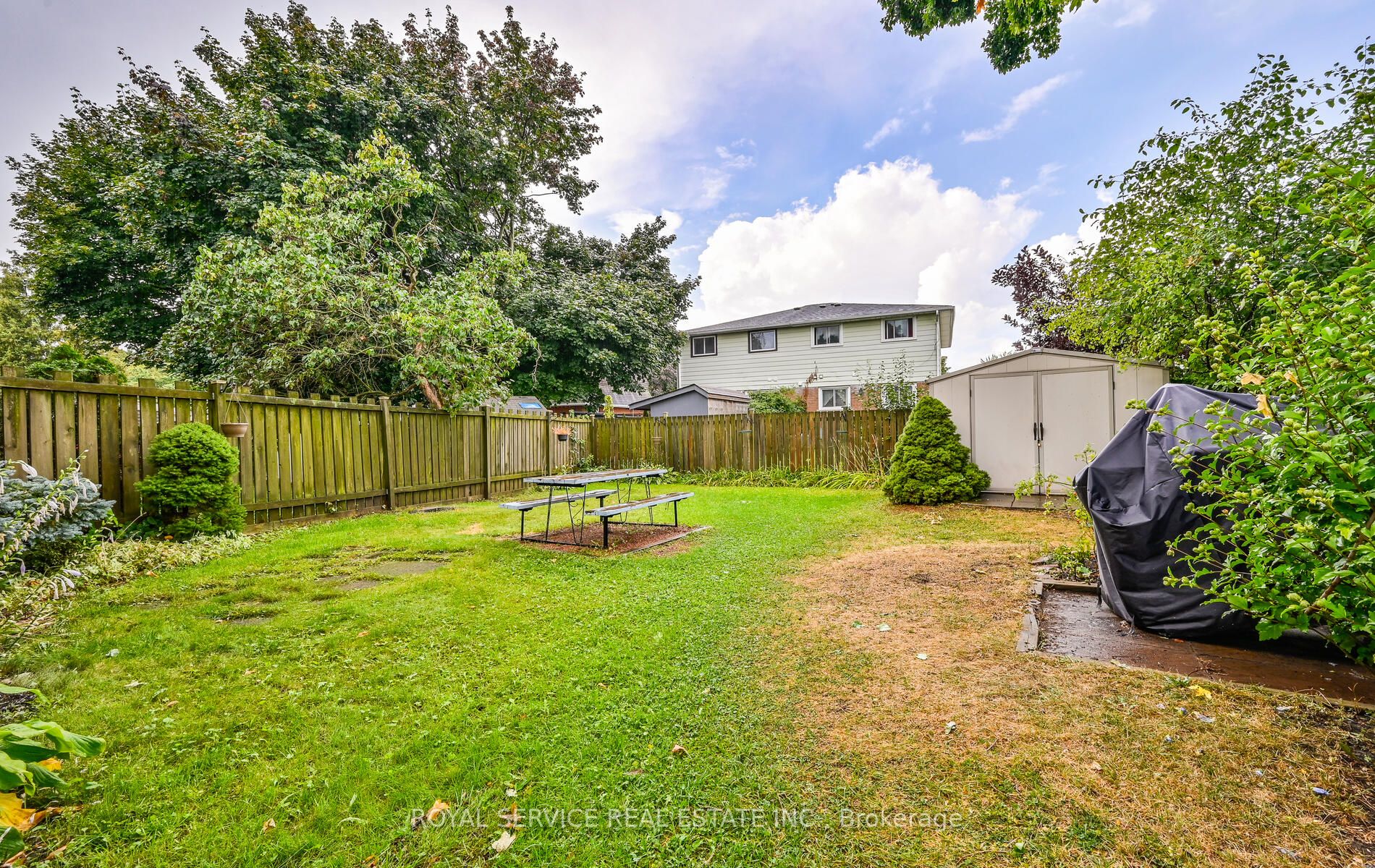 382 Kinmount Cres