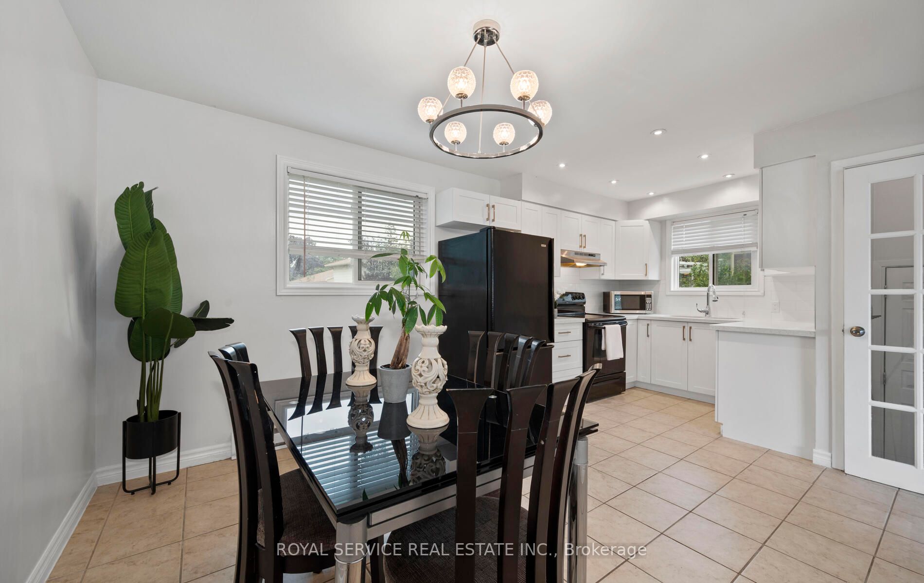 382 Kinmount Cres