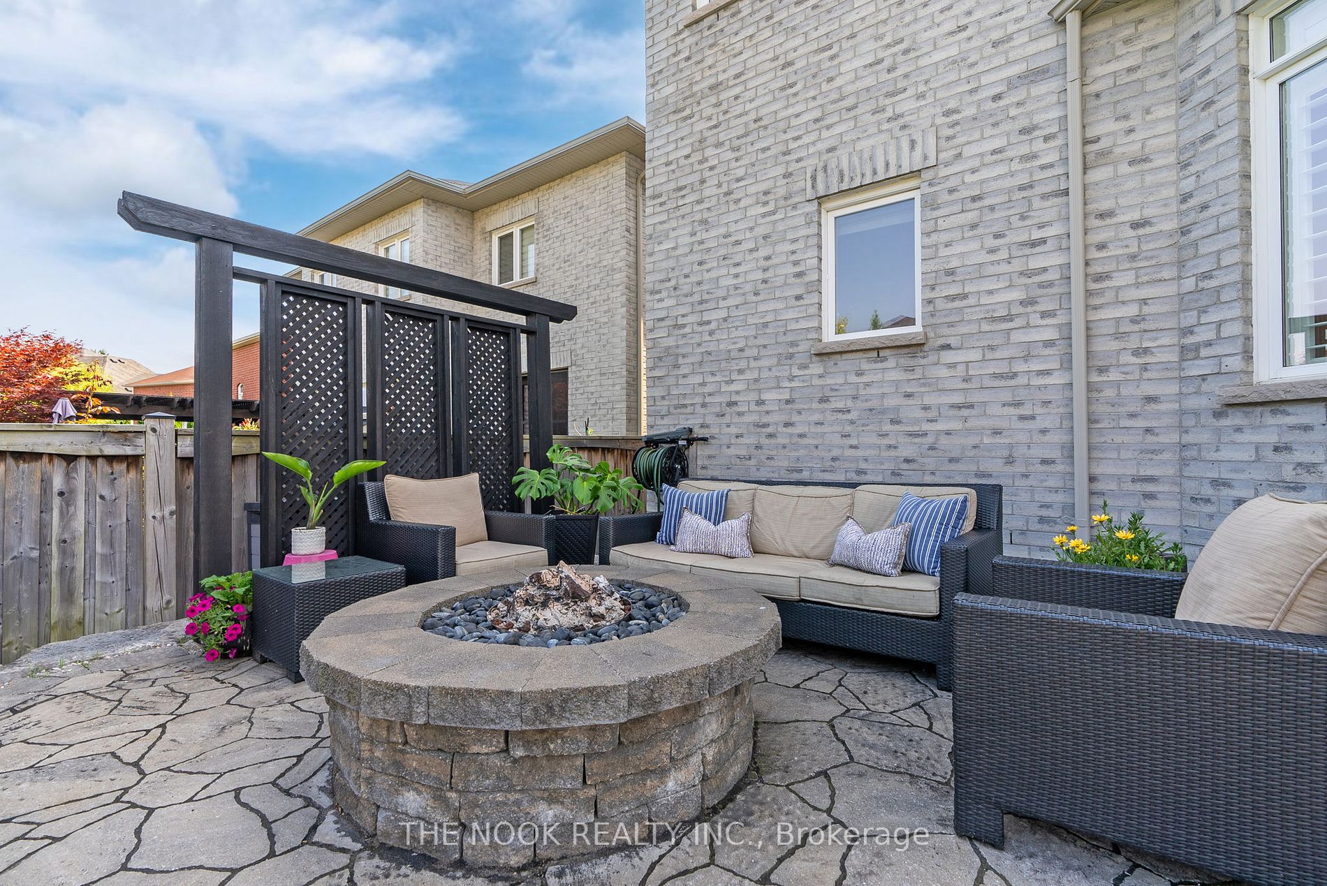 2319 Southcott Rd