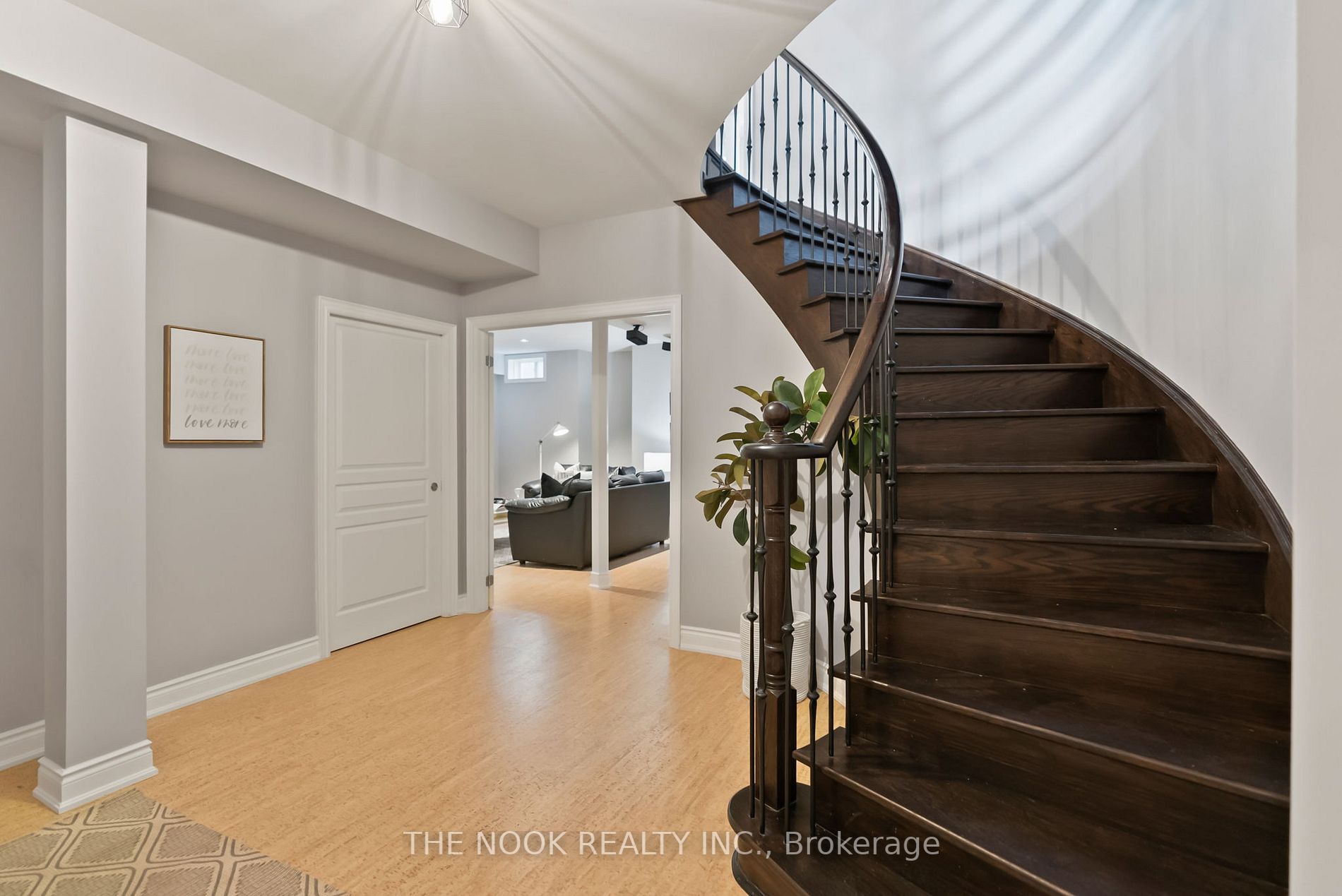 2319 Southcott Rd