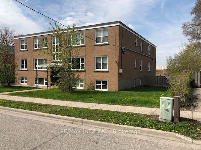 72 Westmount St