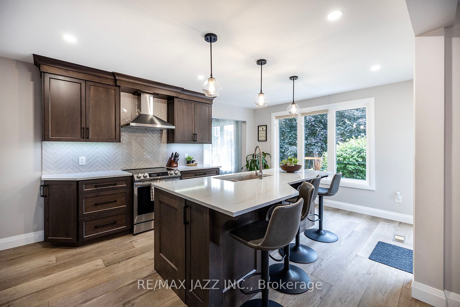 857 Sundance Circ