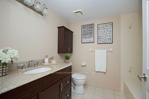 80 Athol St E, #604