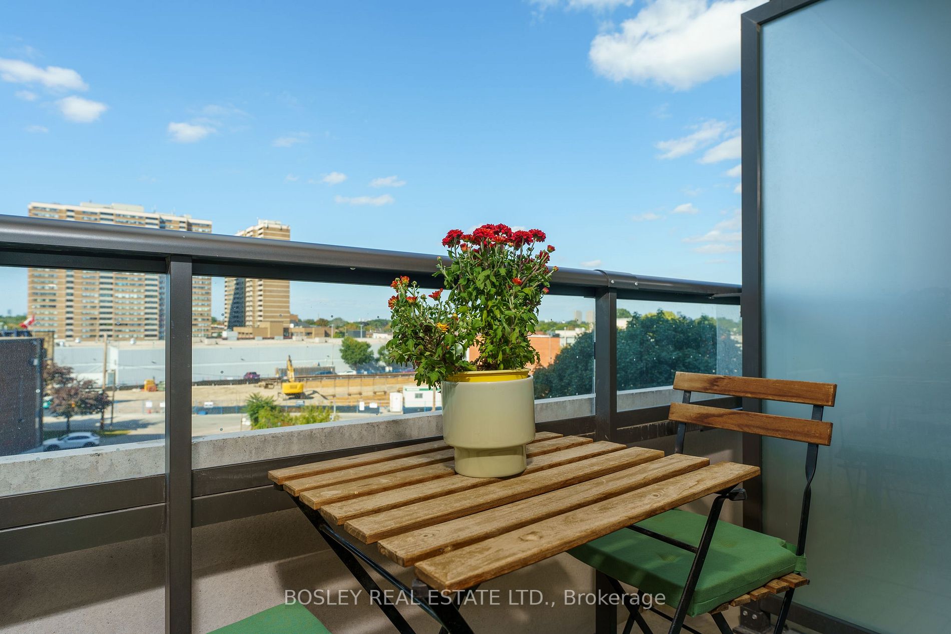 8 Trent Ave, #406