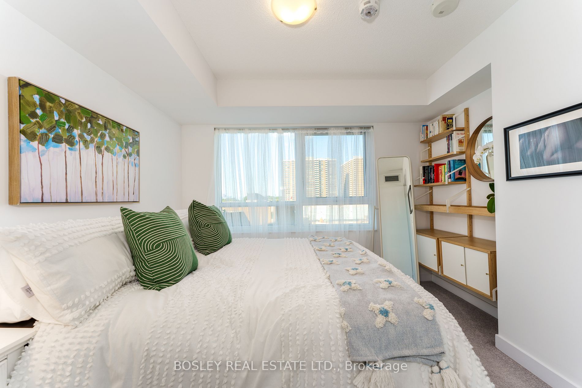 8 Trent Ave, #406