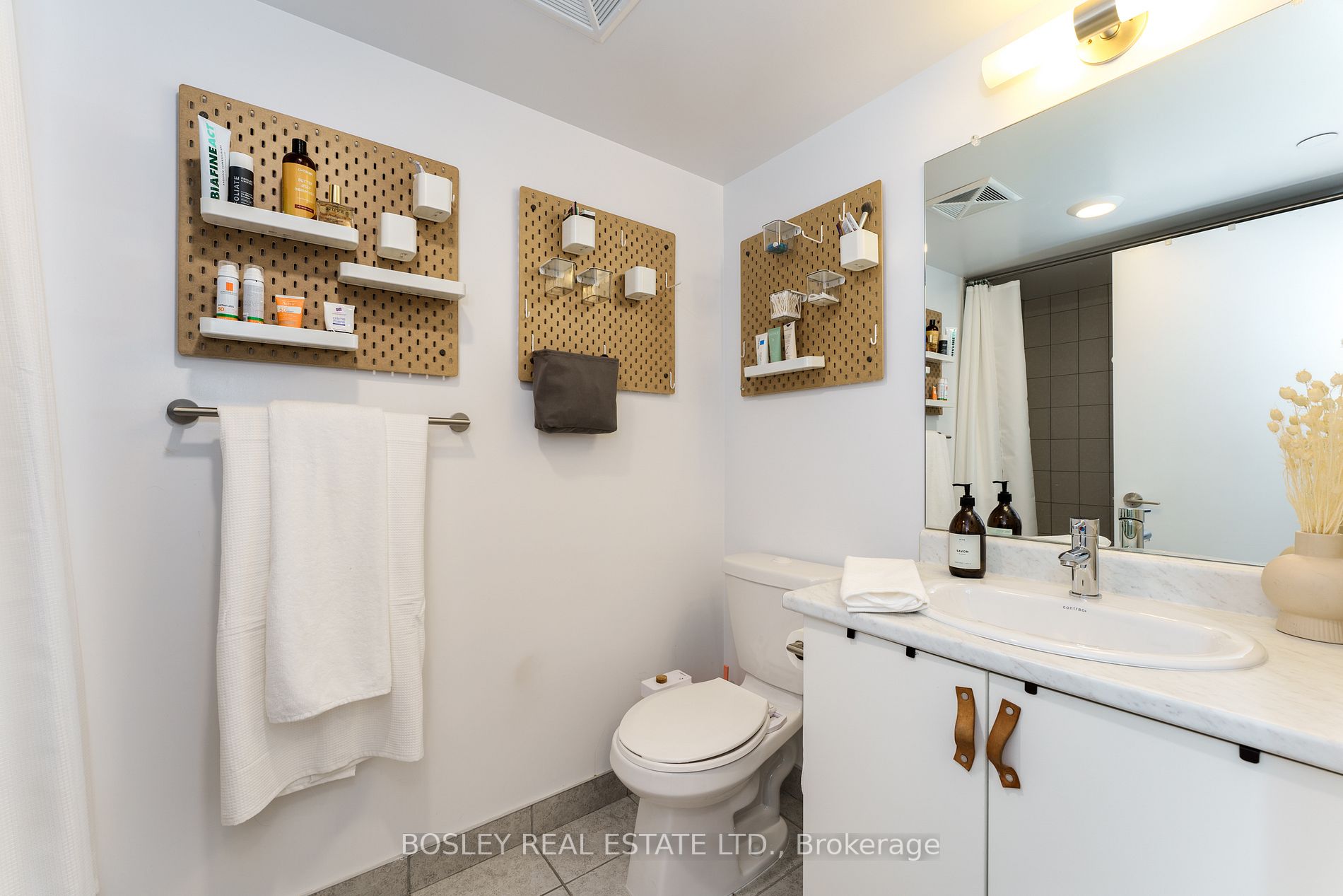 8 Trent Ave, #406