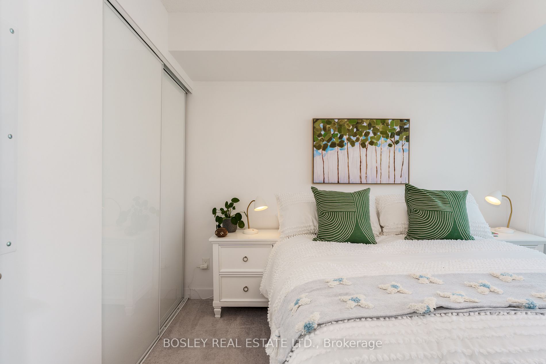 8 Trent Ave, #406