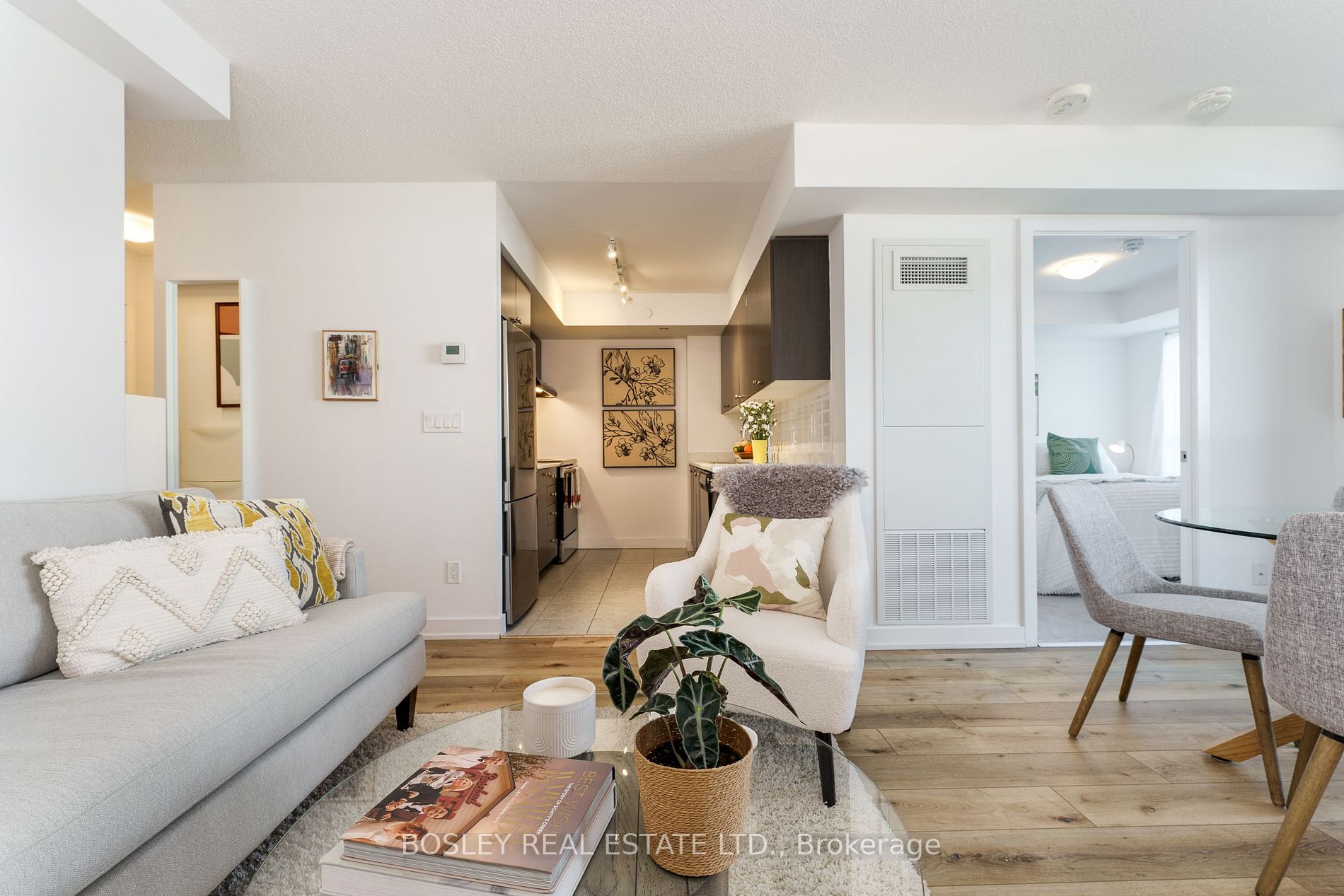 8 Trent Ave, #406