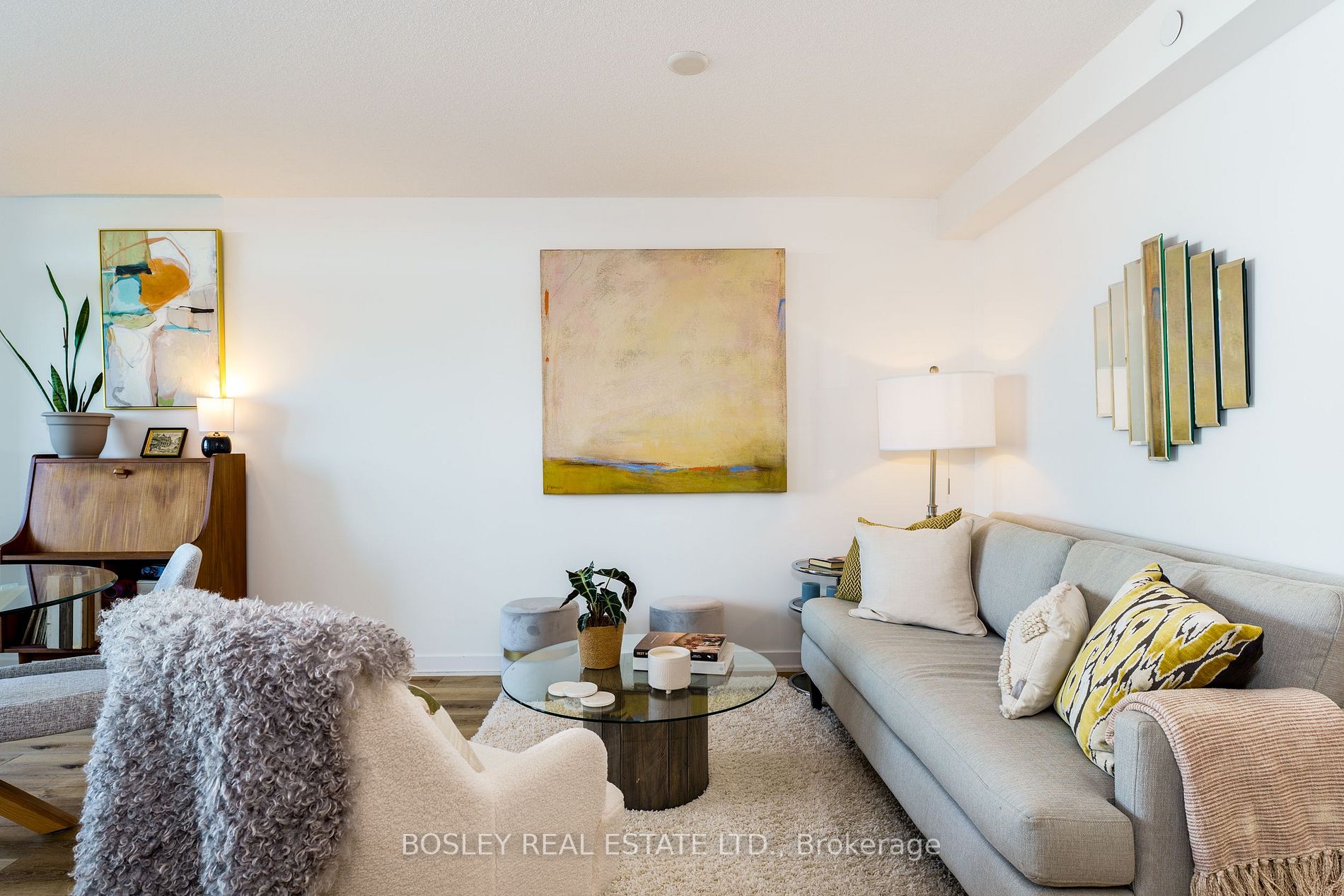 8 Trent Ave, #406