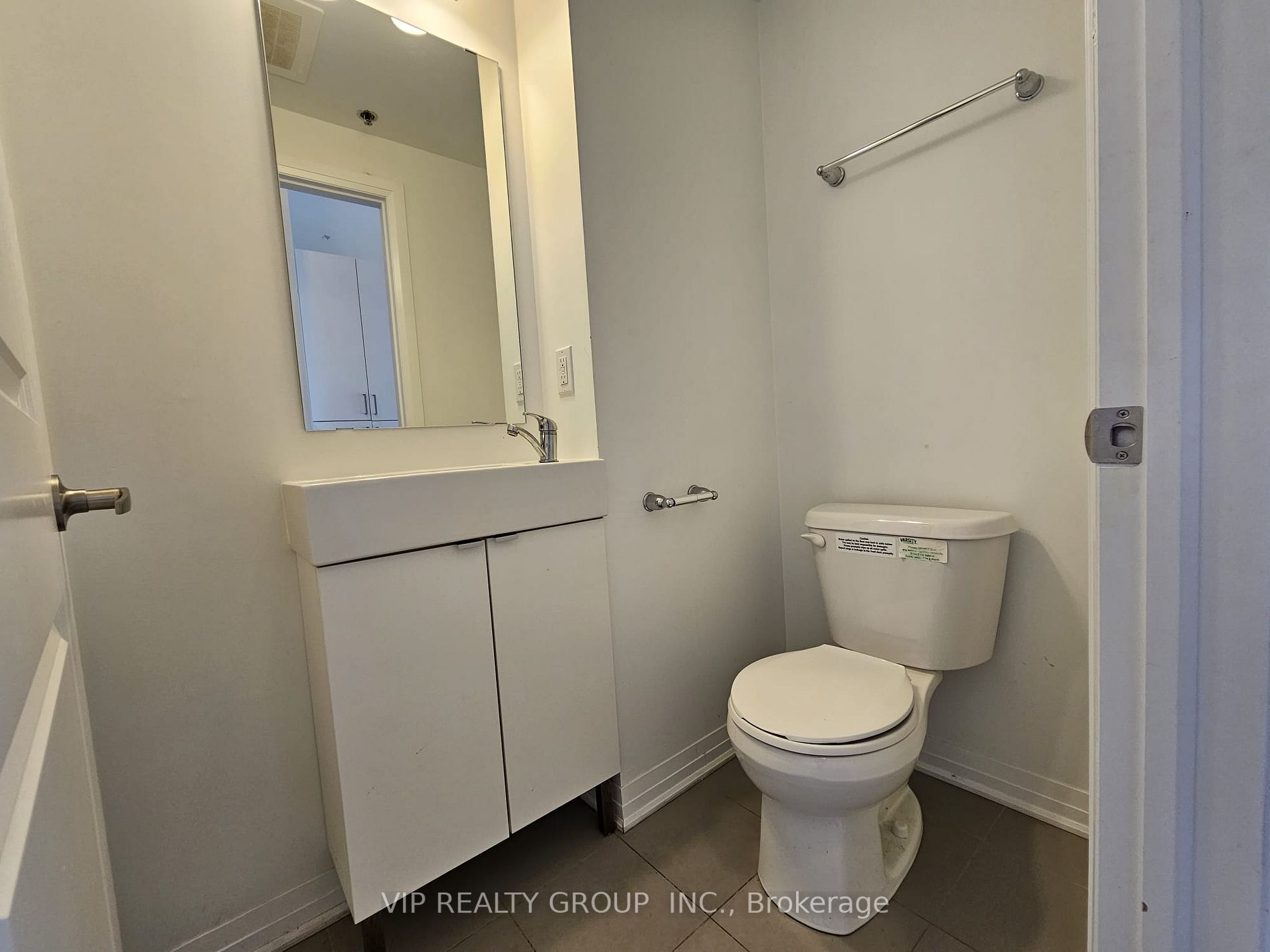 1900 Simcoe Street N, #815