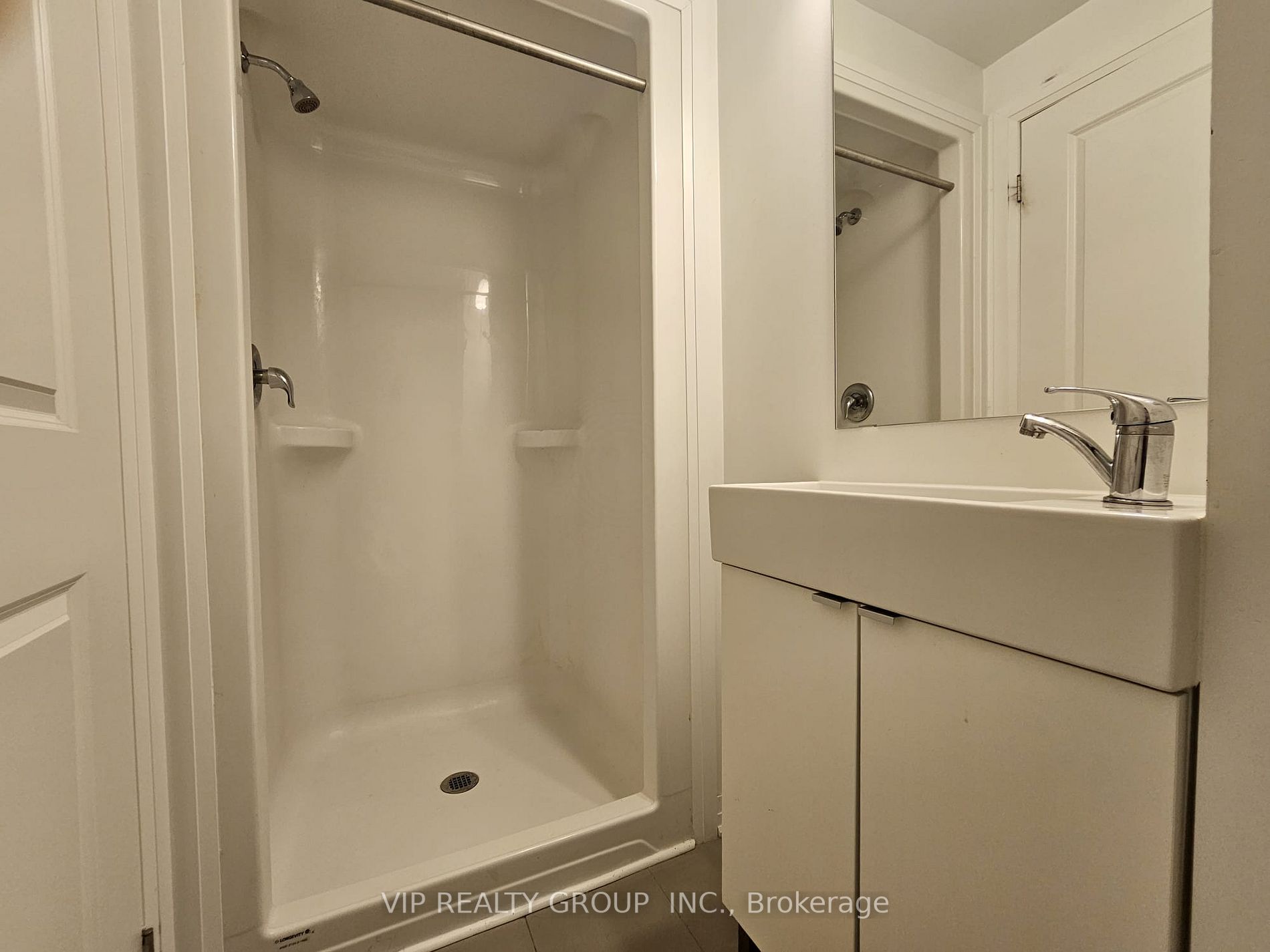 1900 Simcoe Street N, #815