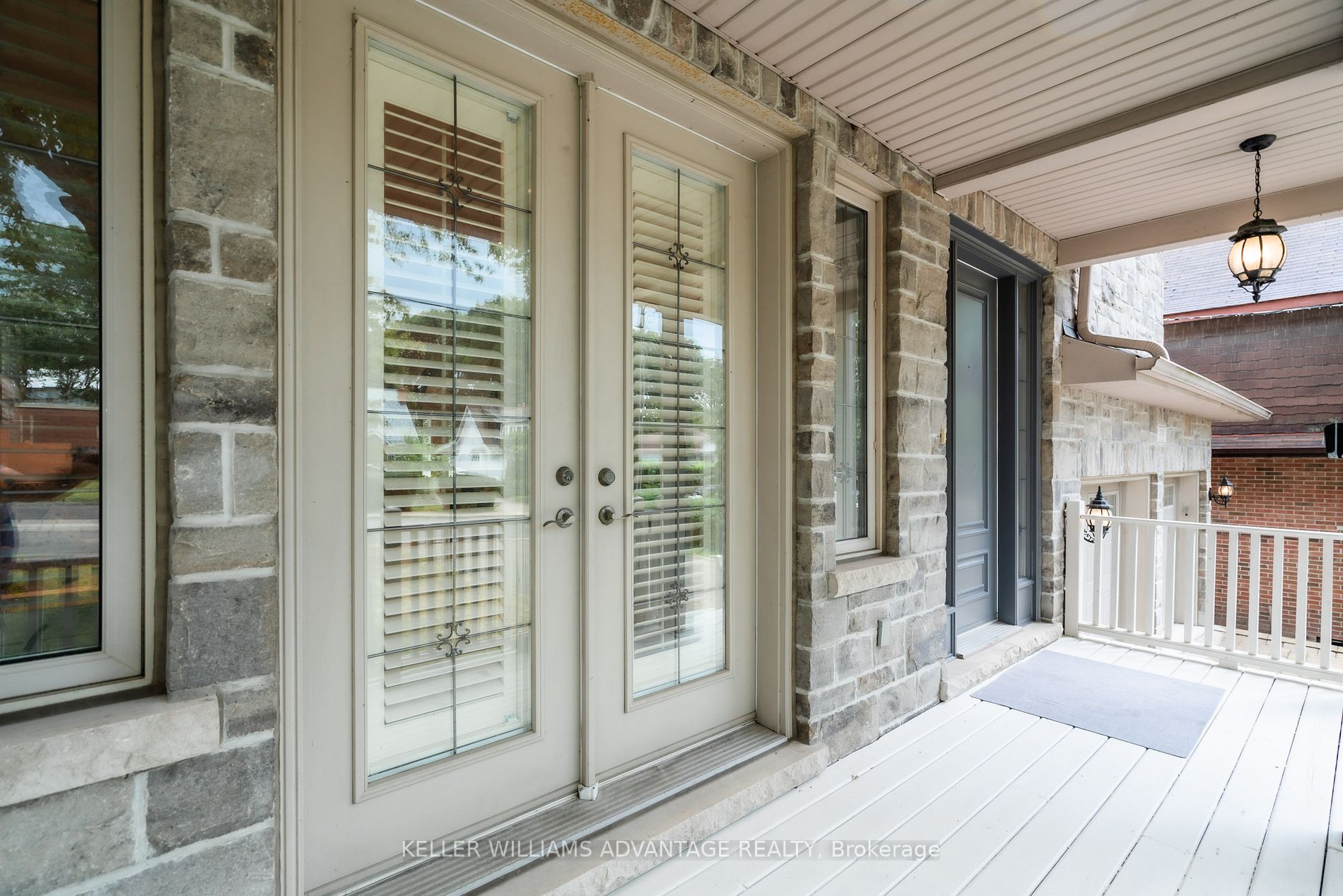 113 Lakeside Ave