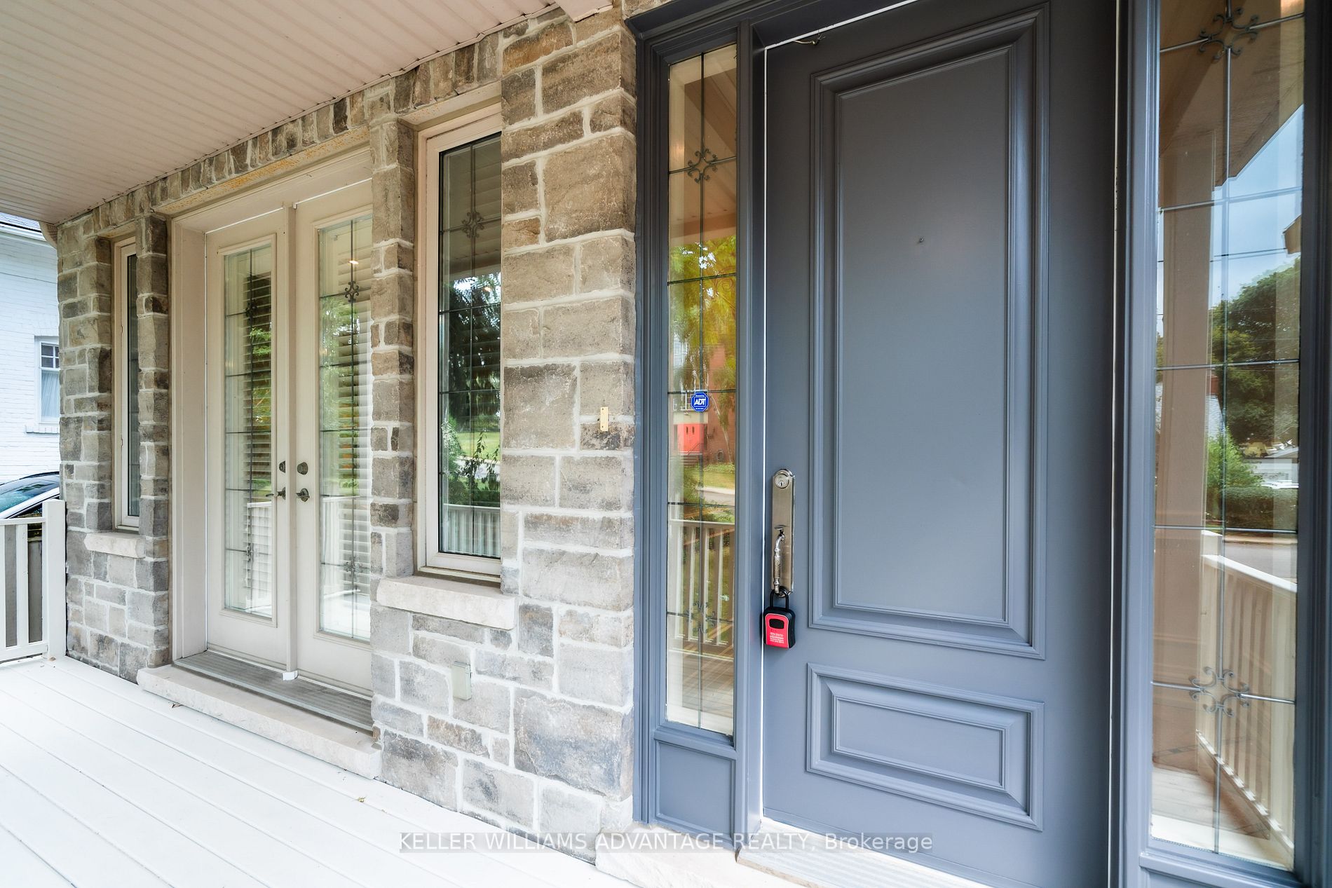 113 Lakeside Ave