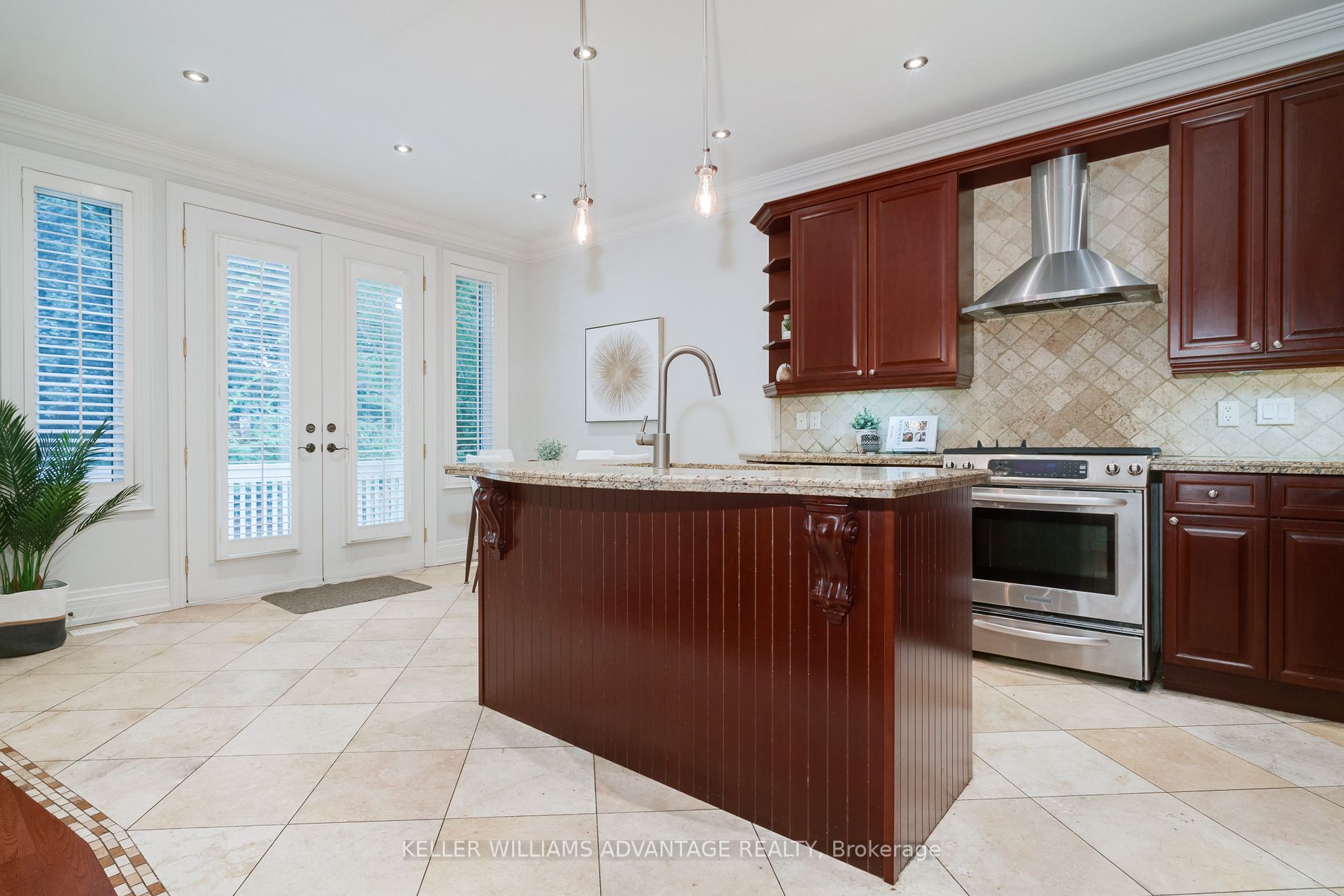 113 Lakeside Ave