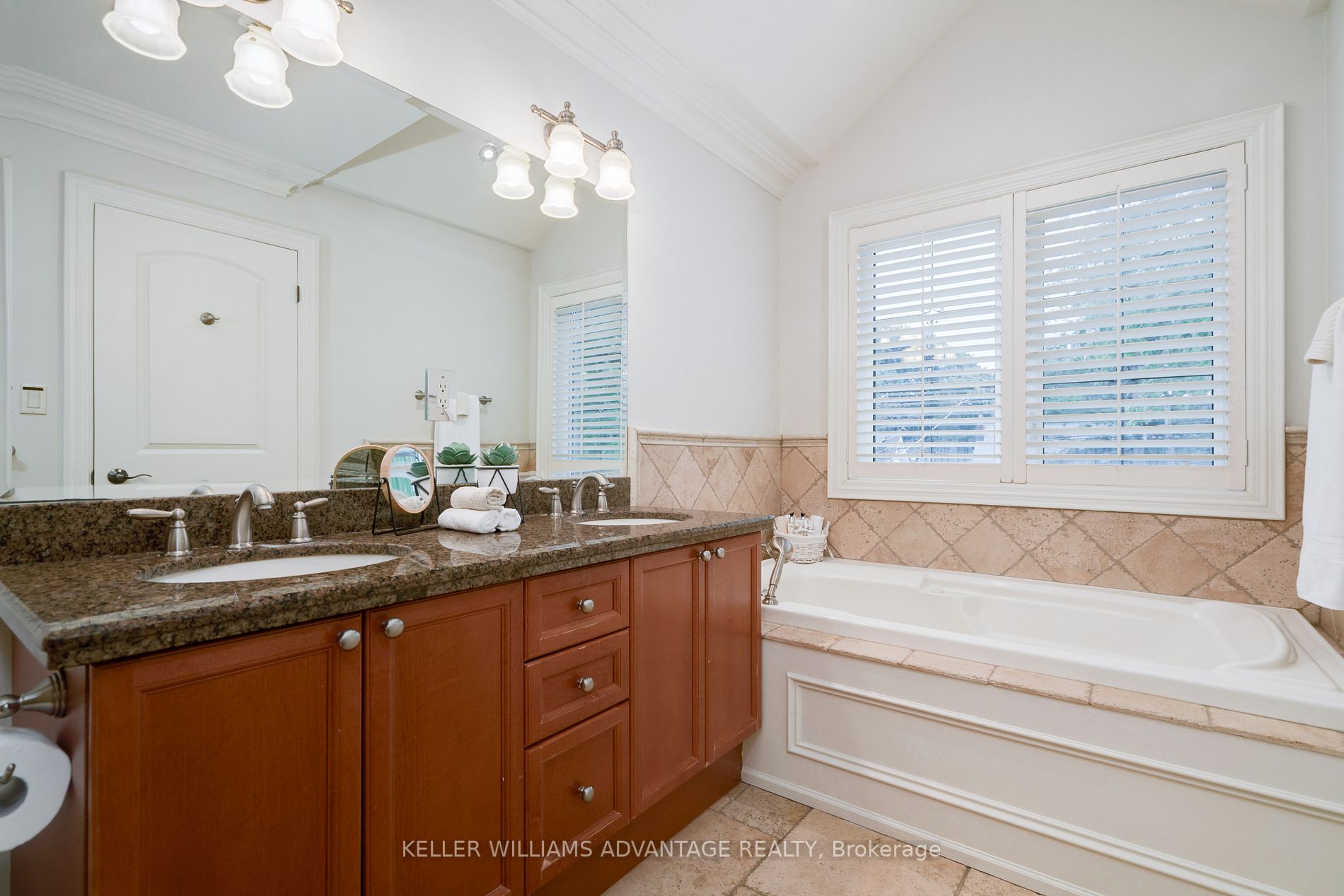 113 Lakeside Ave