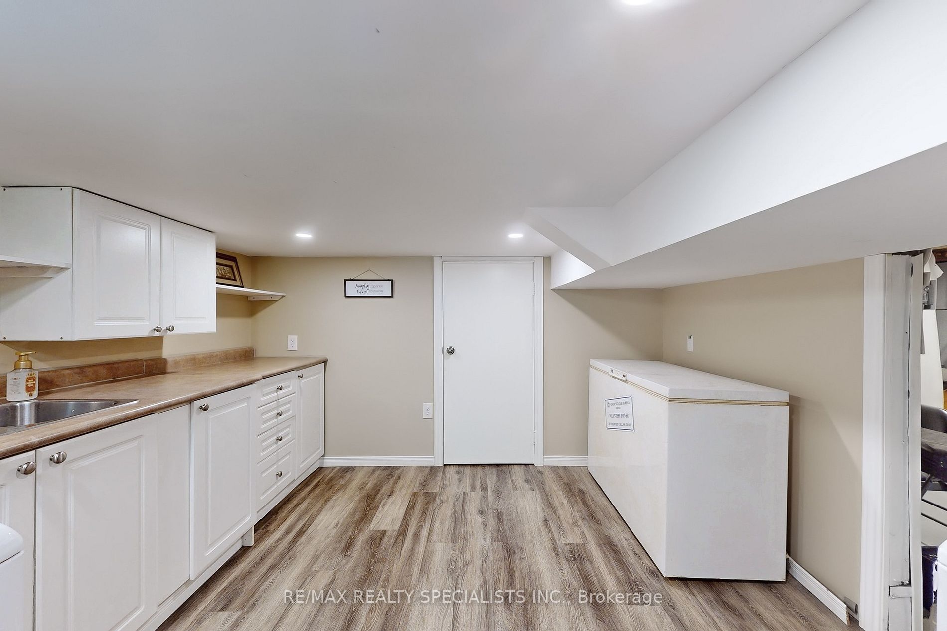 408 Century St
