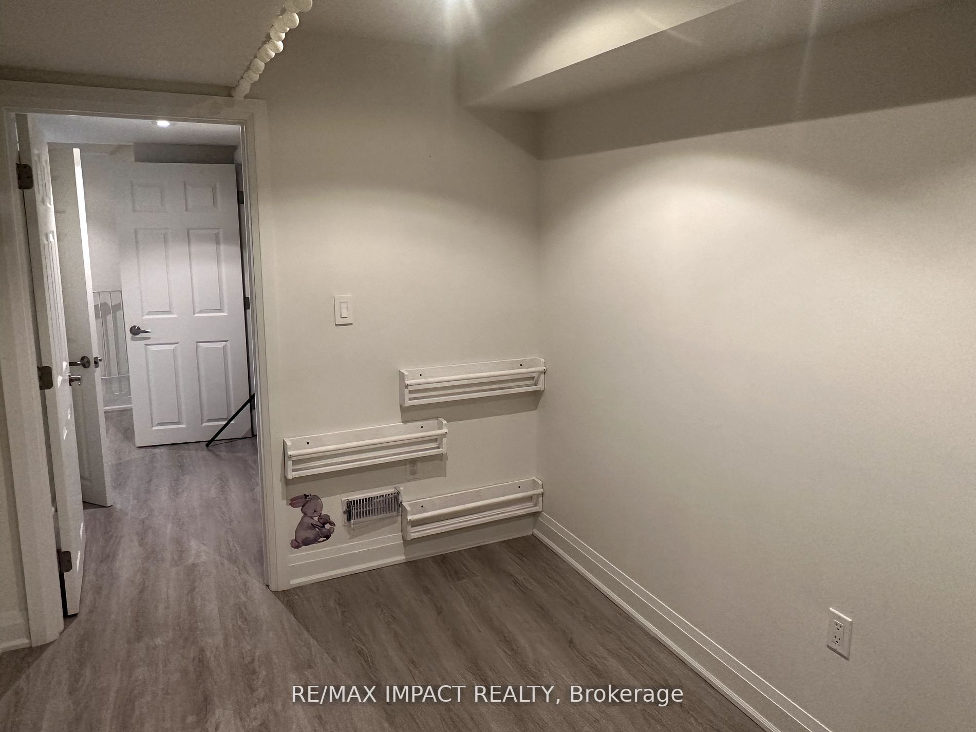 178 Dewell Cres