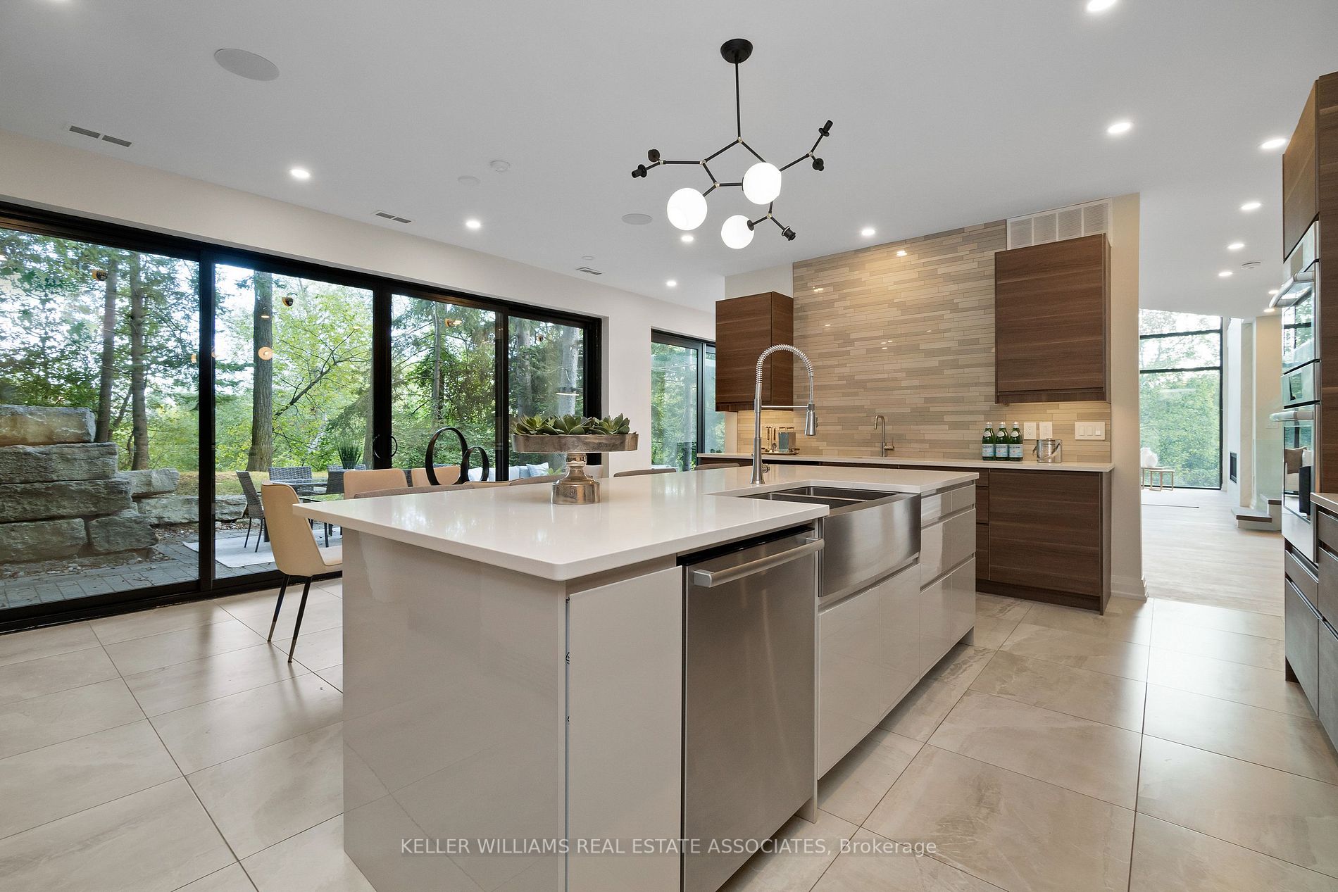 379 Woodgrange Ave