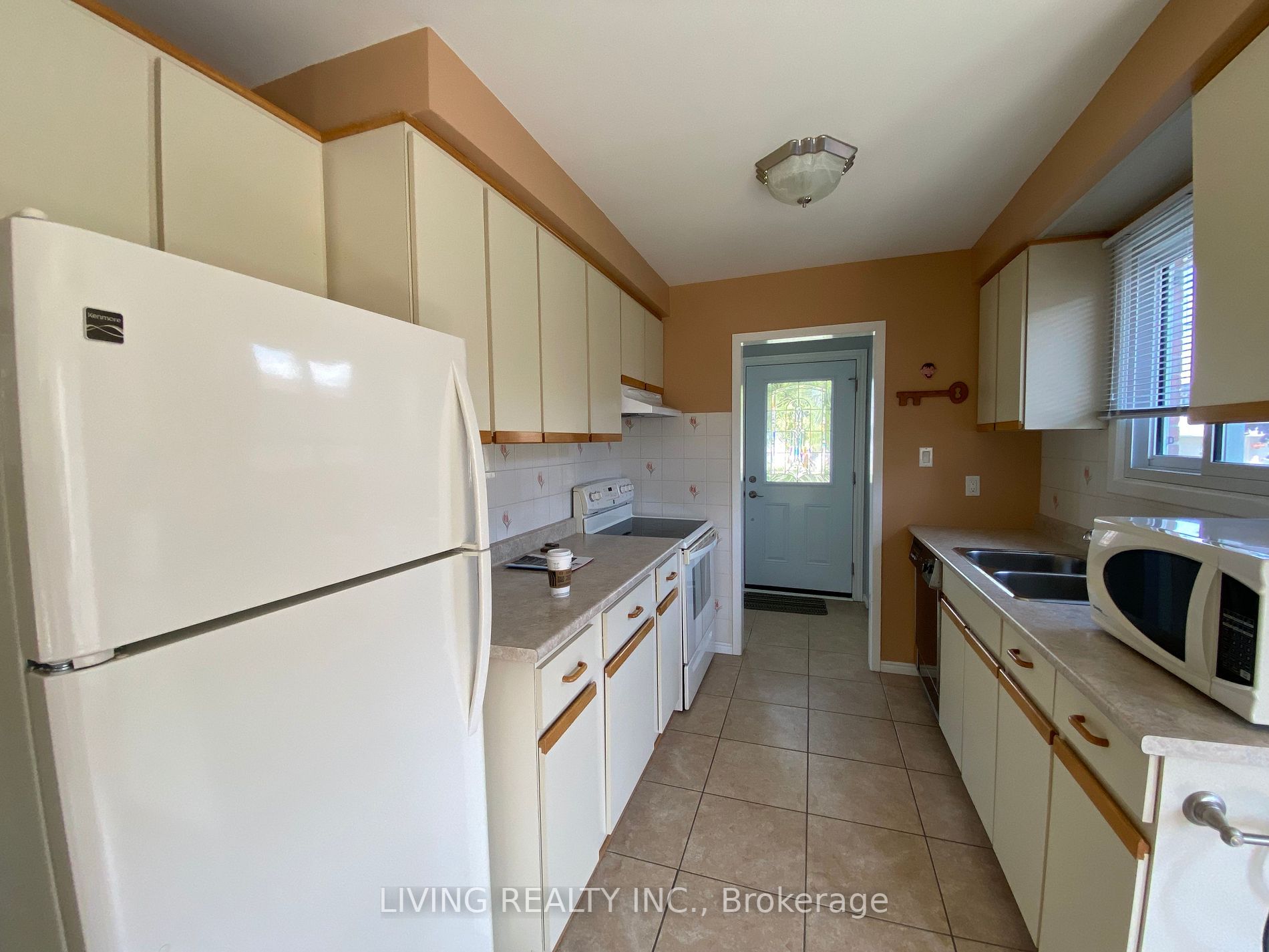 1295 Commerce St, #Main