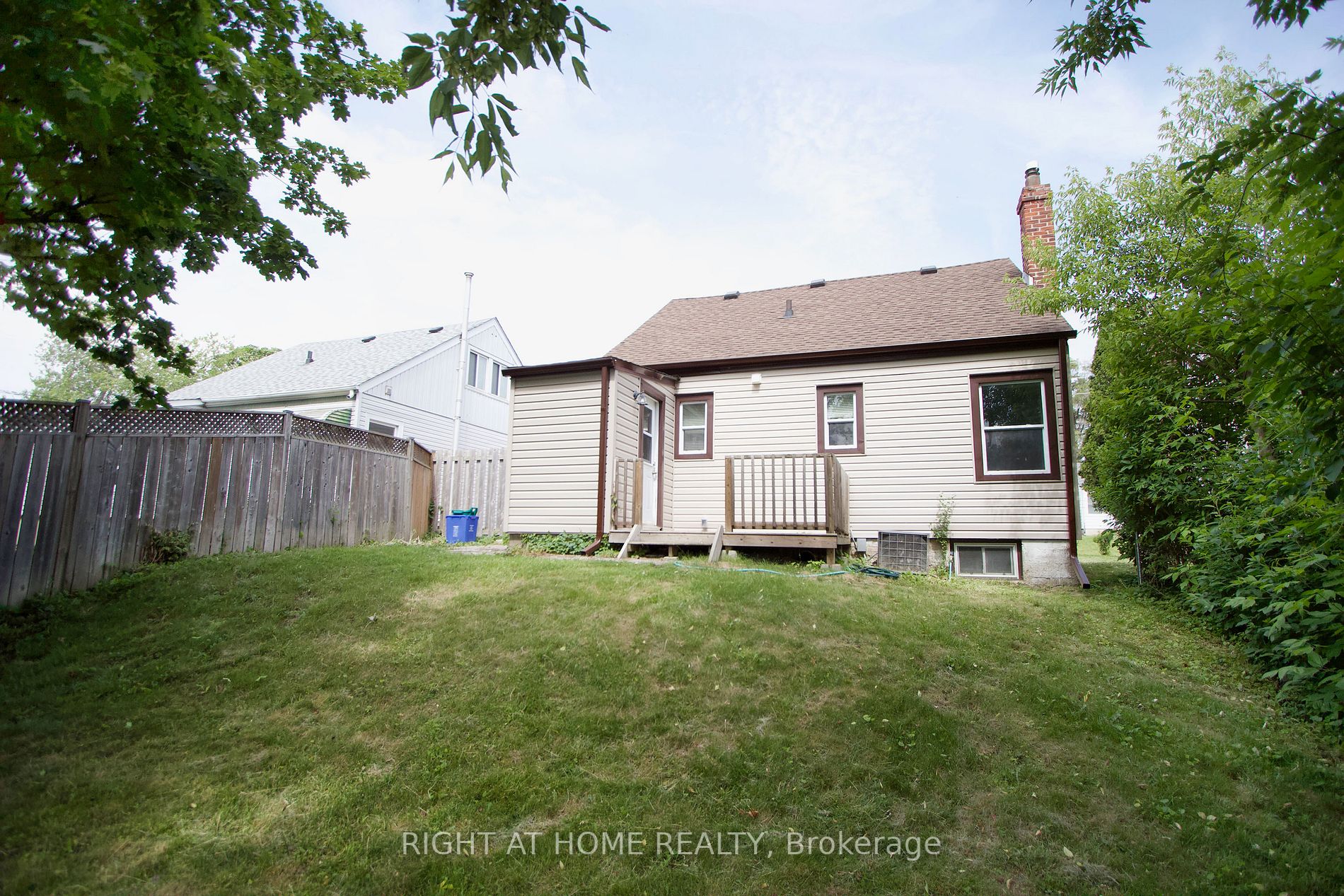 262 Drew St