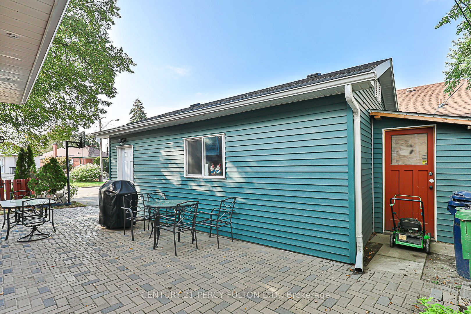 21 Willowhurst Cres E