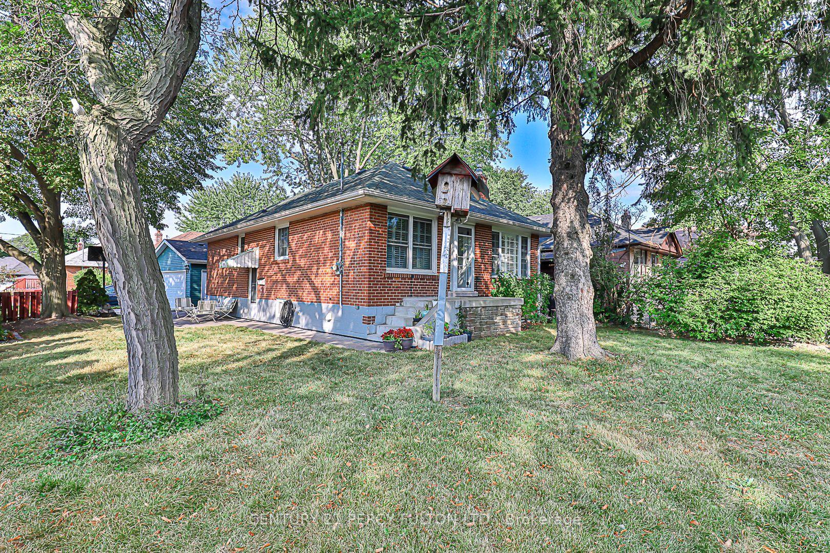 21 Willowhurst Cres E