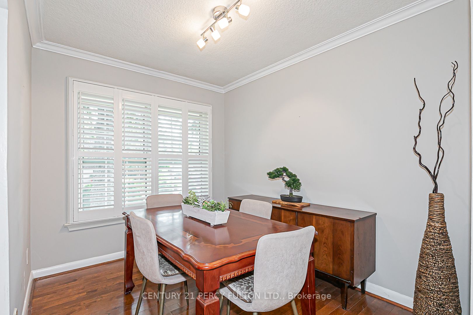 21 Willowhurst Cres E