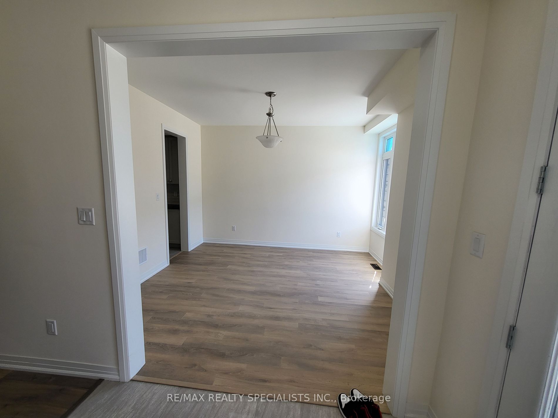 345 Coronation Rd E