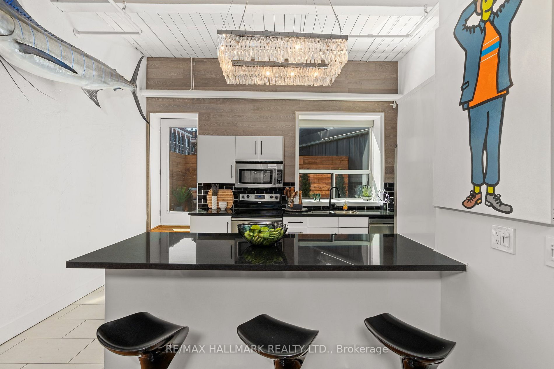 326 Carlaw Ave, #203