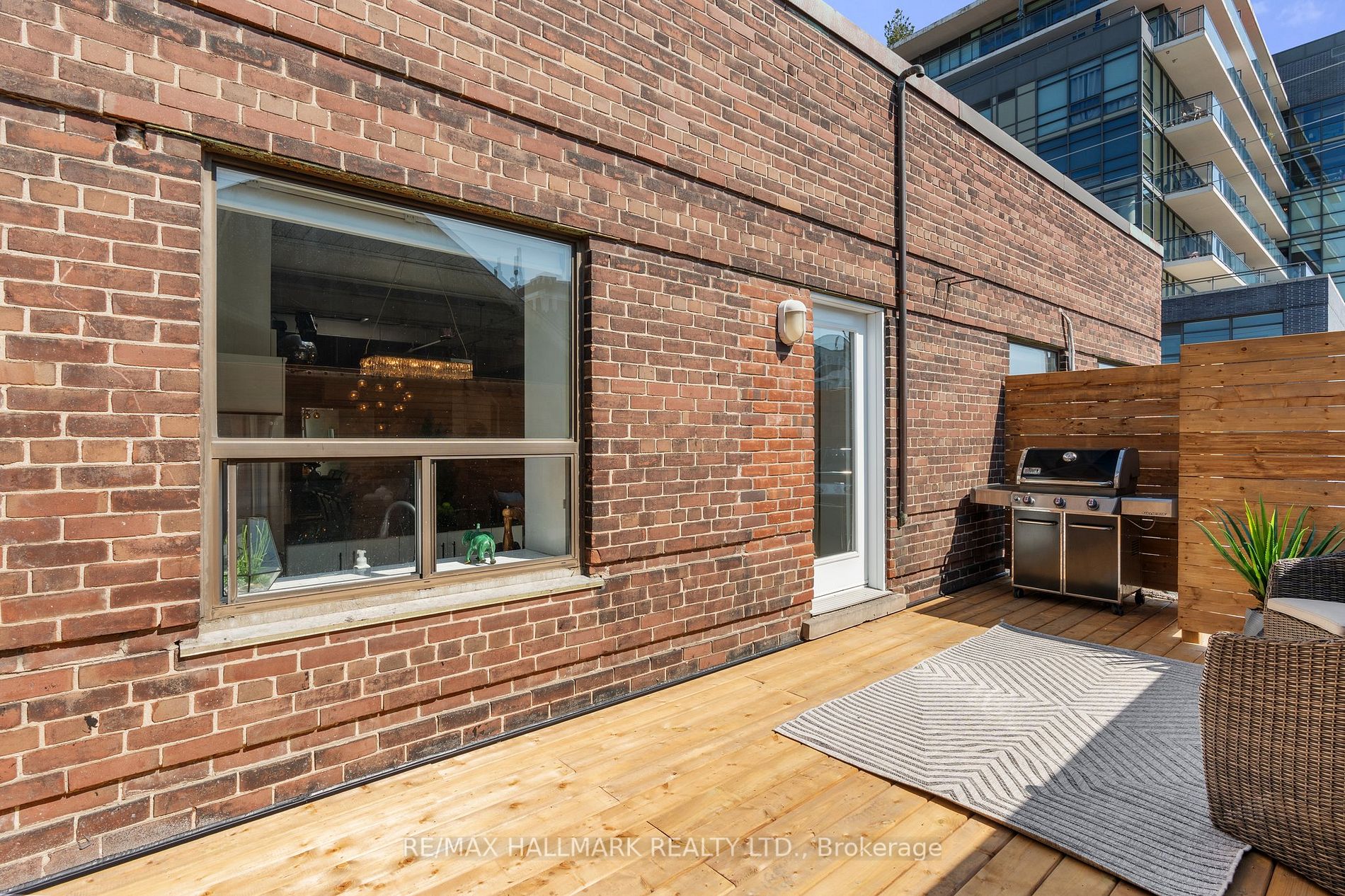 326 Carlaw Ave, #203