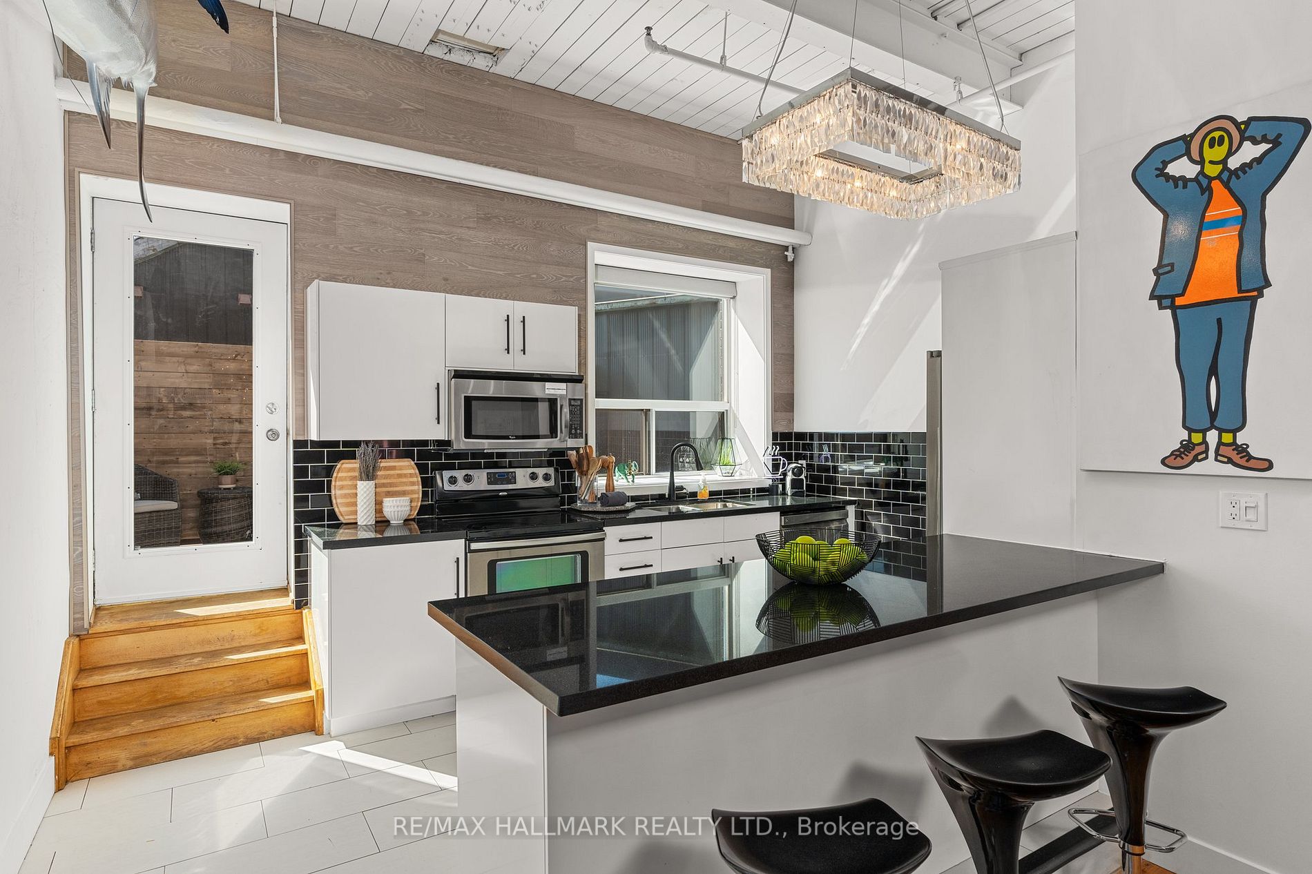 326 Carlaw Ave, #203