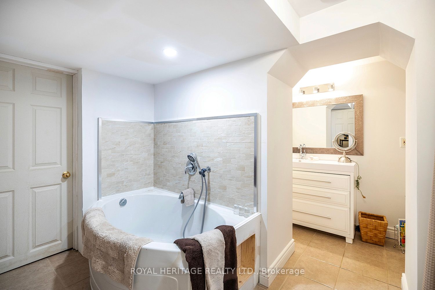 298 Carnegie Beach Rd
