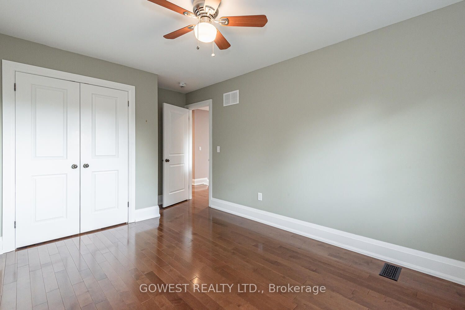 98 Kalmar Ave