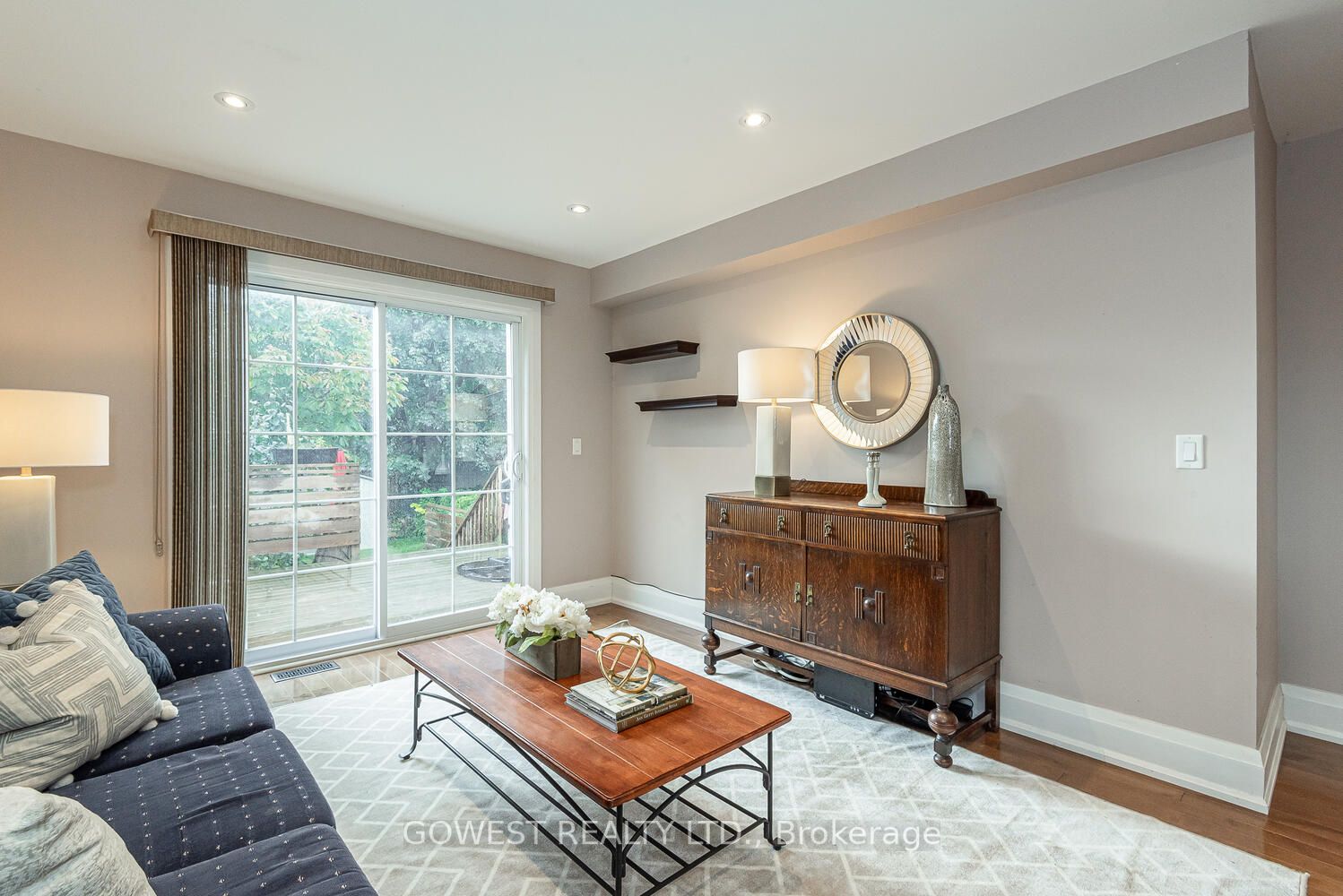 98 Kalmar Ave