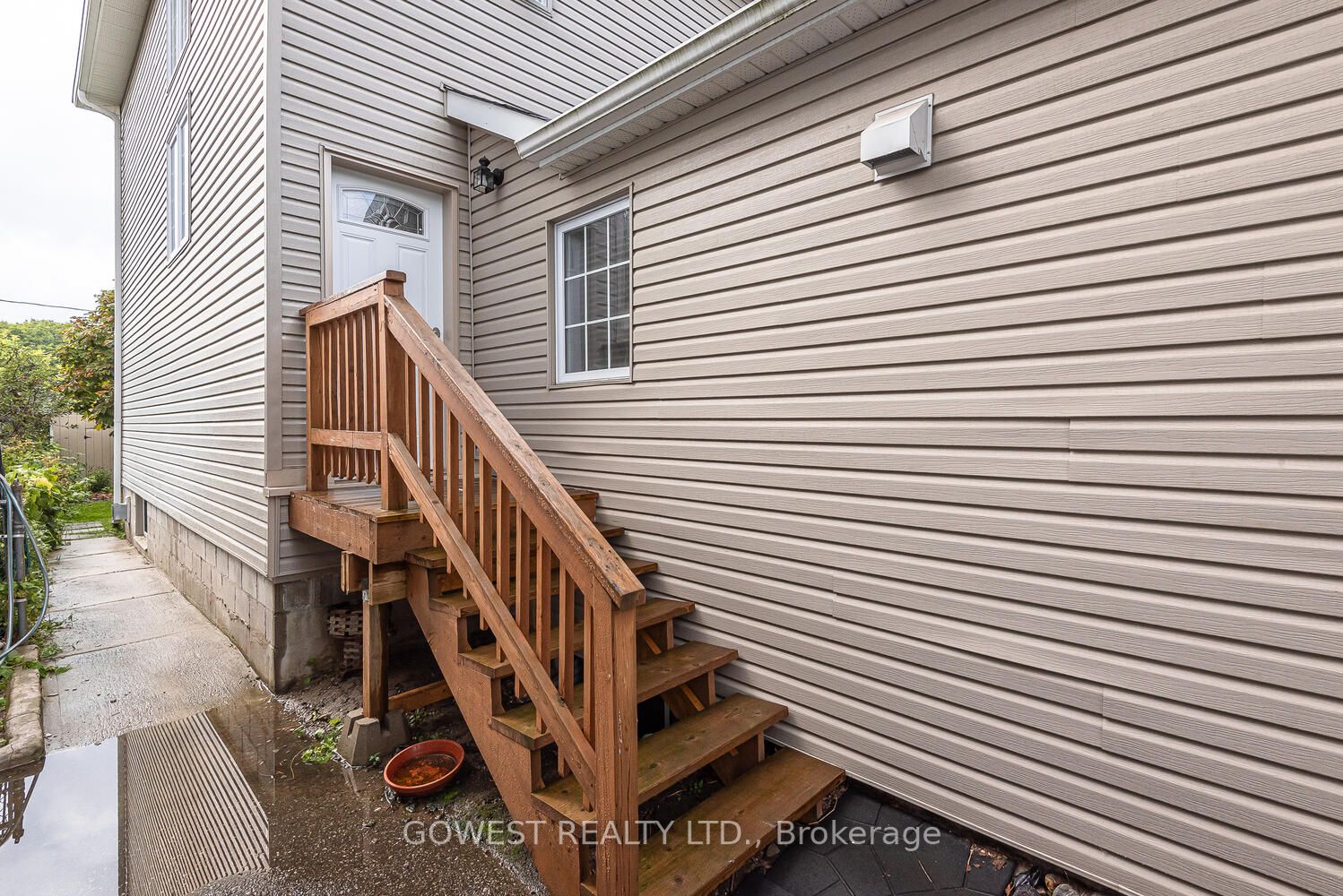 98 Kalmar Ave