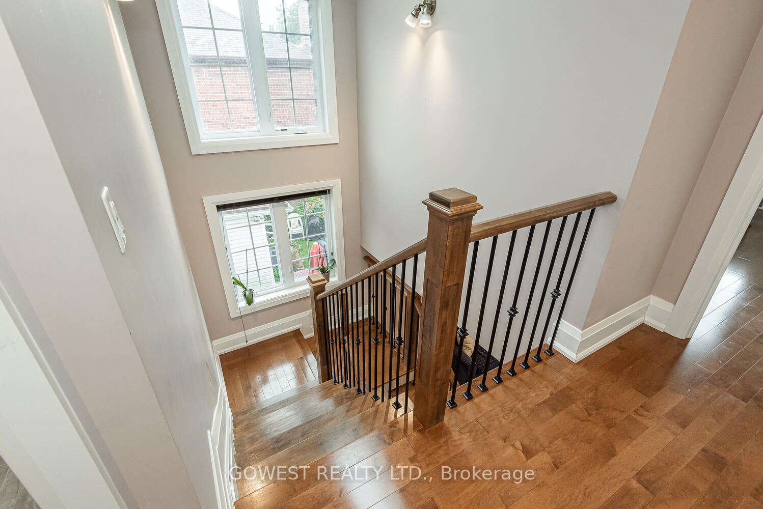98 Kalmar Ave