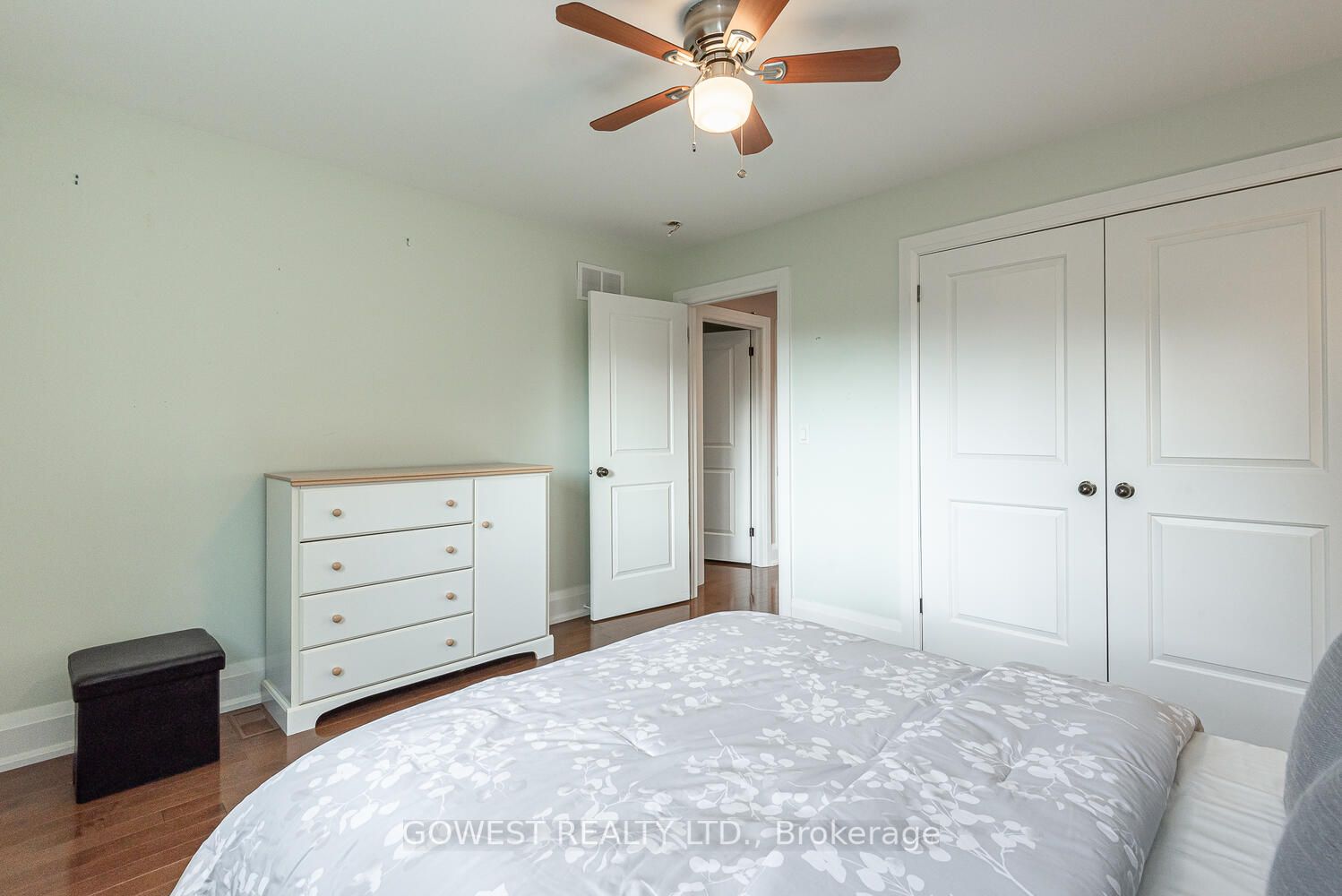 98 Kalmar Ave
